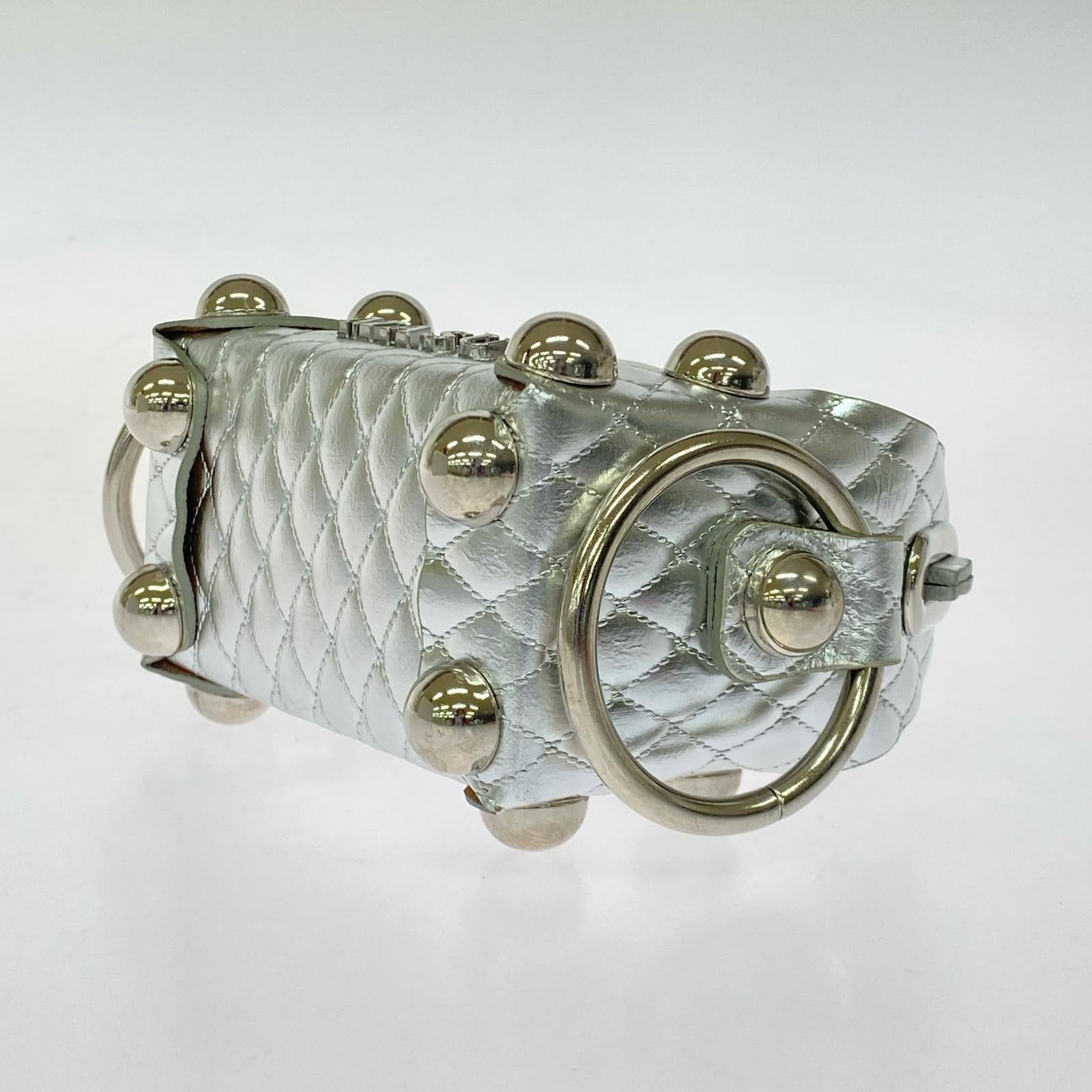 その他バッグ LEATHER CAKE BAG PETIT SILVER シルバー