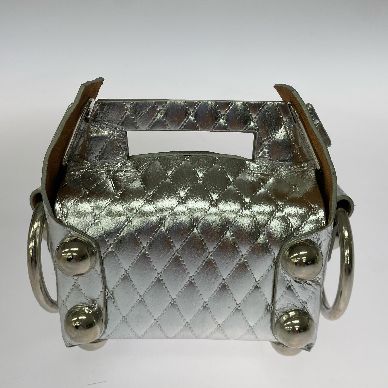 その他バッグ LEATHER CAKE BAG PETTI SILVER