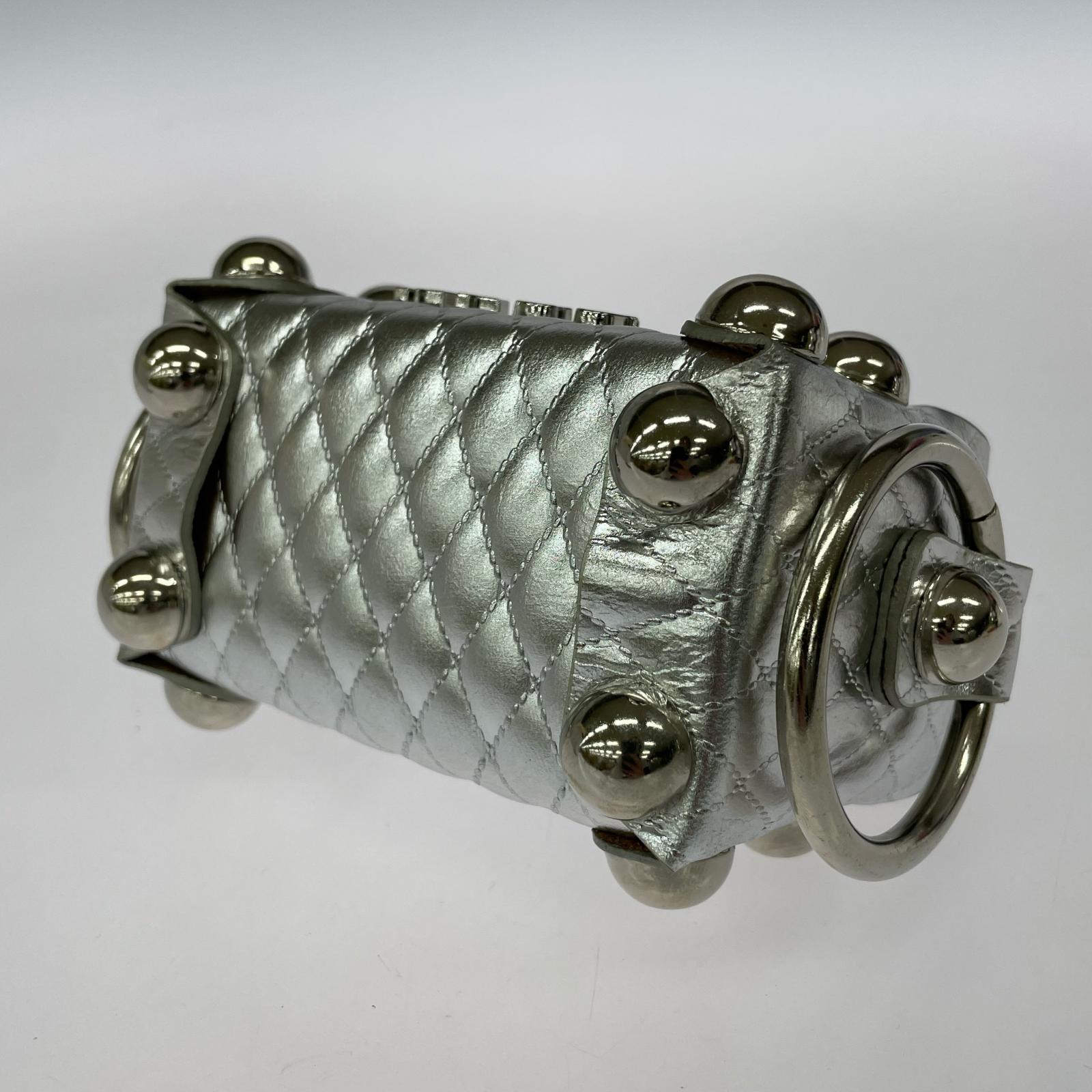 その他バッグ LEATHER CAKE BAG PETIT SILVER シルバー