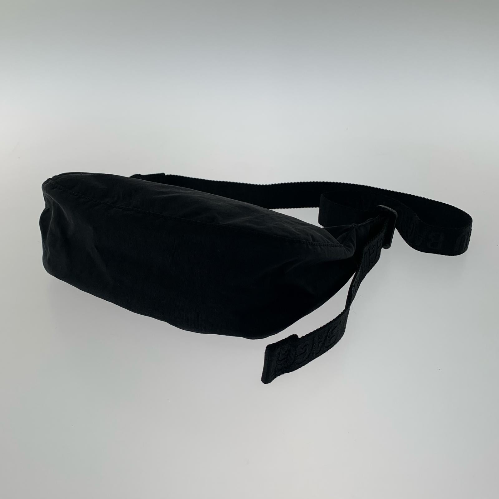 ショルダーバッグ BAGGU SMALL NYLON CRESCENT BAG ブラック