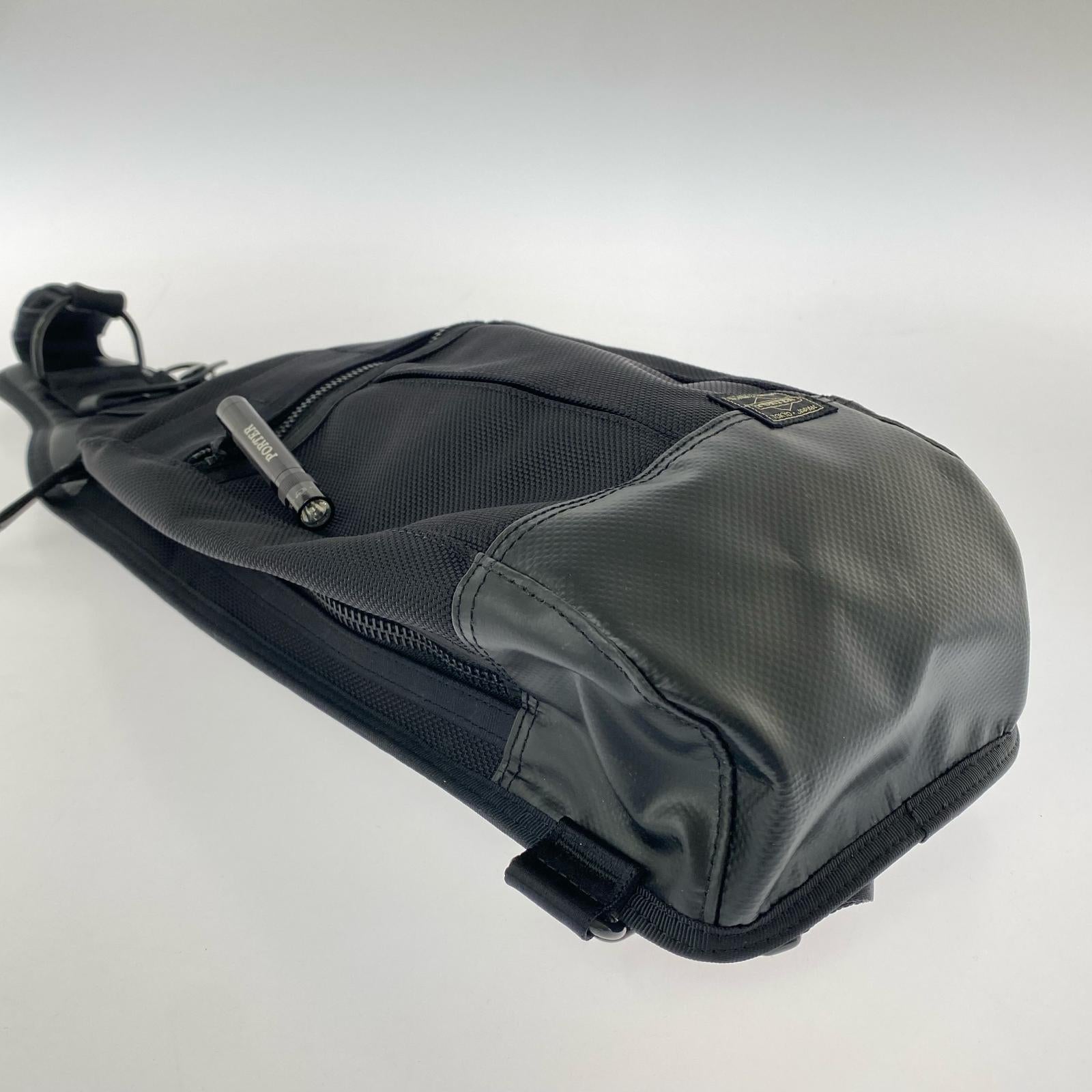 ショルダーバッグ HEAT SLING SHOULDER BAG ブラック