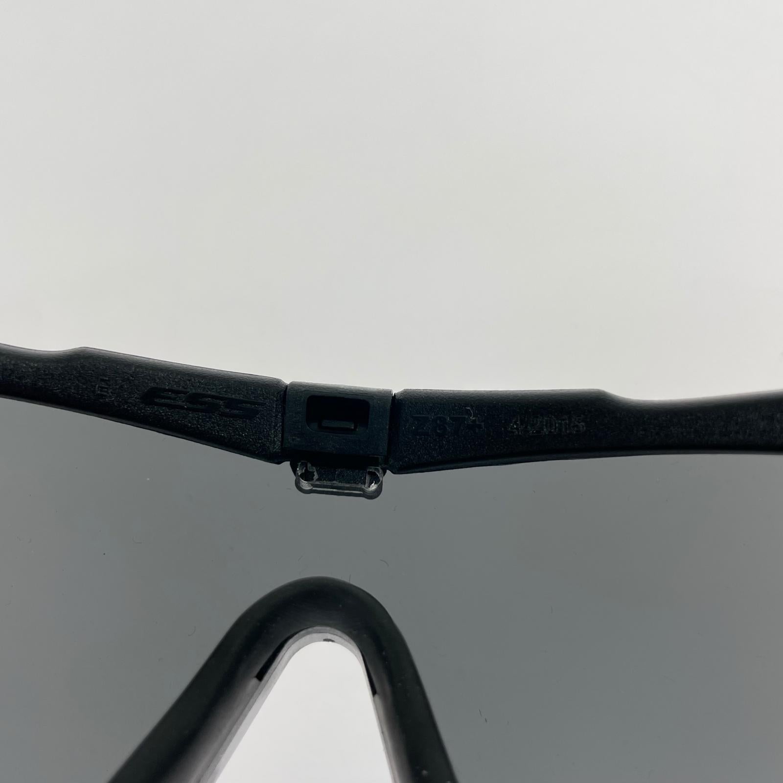 その他アクセサリー ESS CROSSBOW サングラス/ゴーグル 純正ケース付属 ブラック