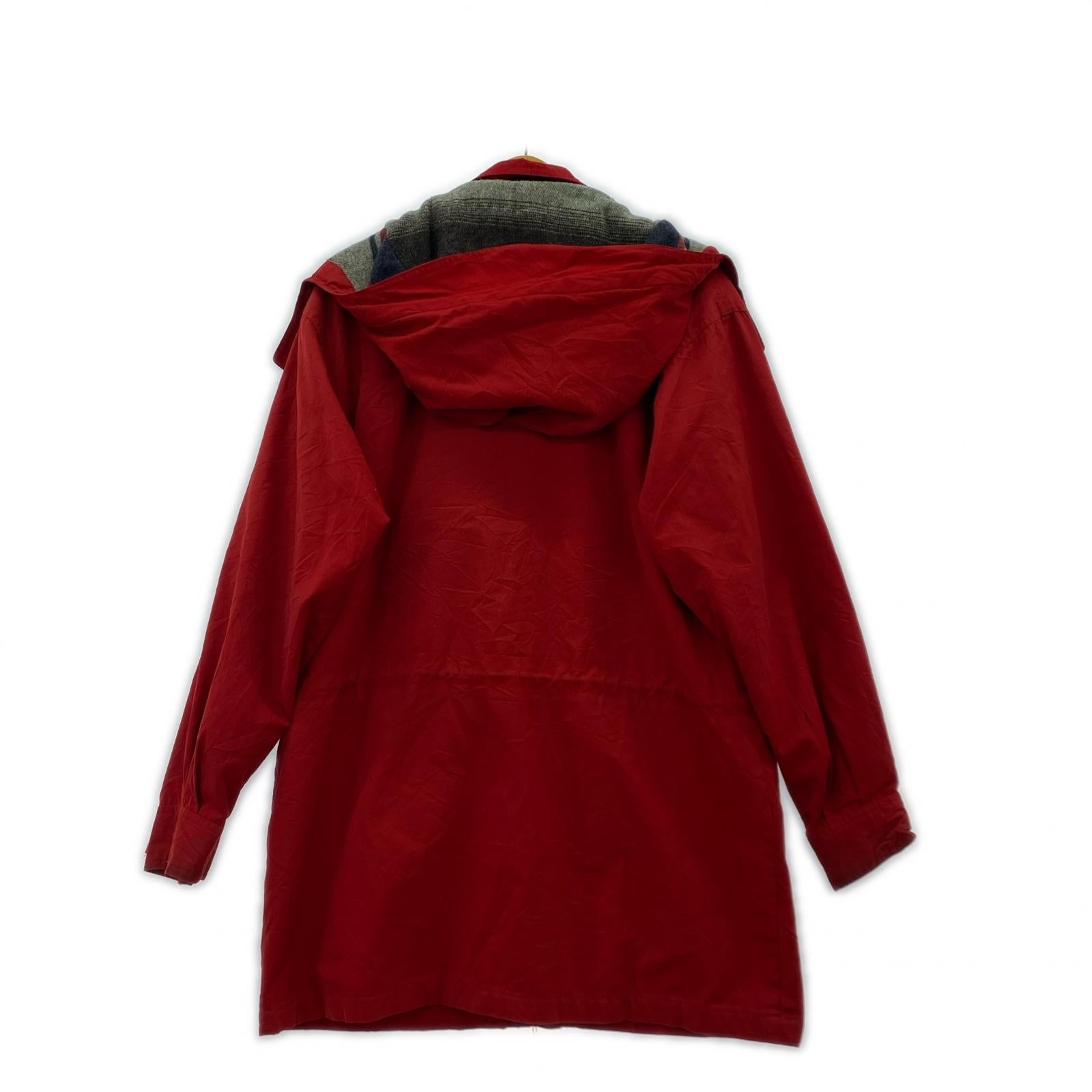 マウンテンパーカー 黒タグレッド M M レッド
