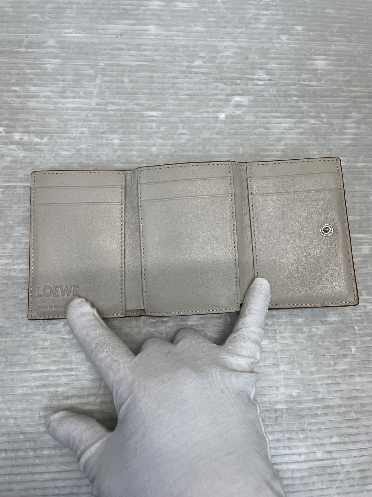 LOEWE アナグラム トライフォールドウォレット ベージュ