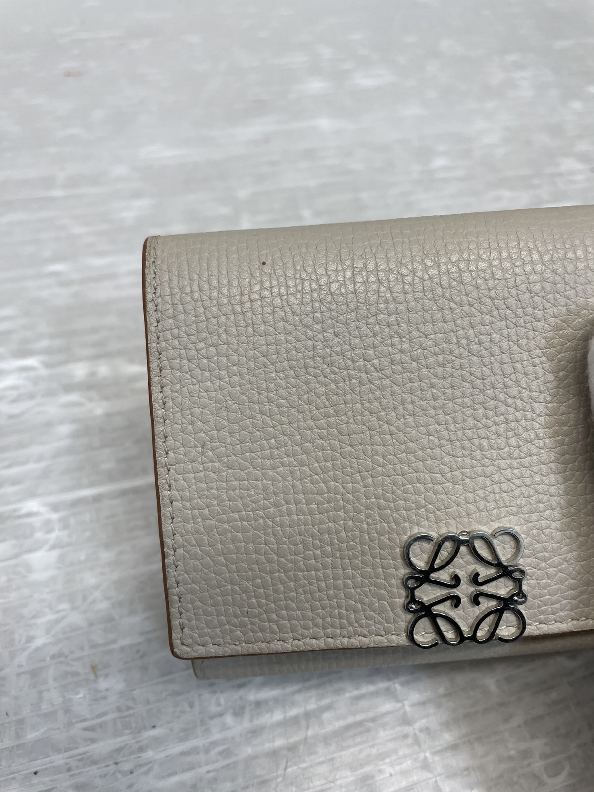 LOEWE アナグラム トライフォールドウォレット ベージュ