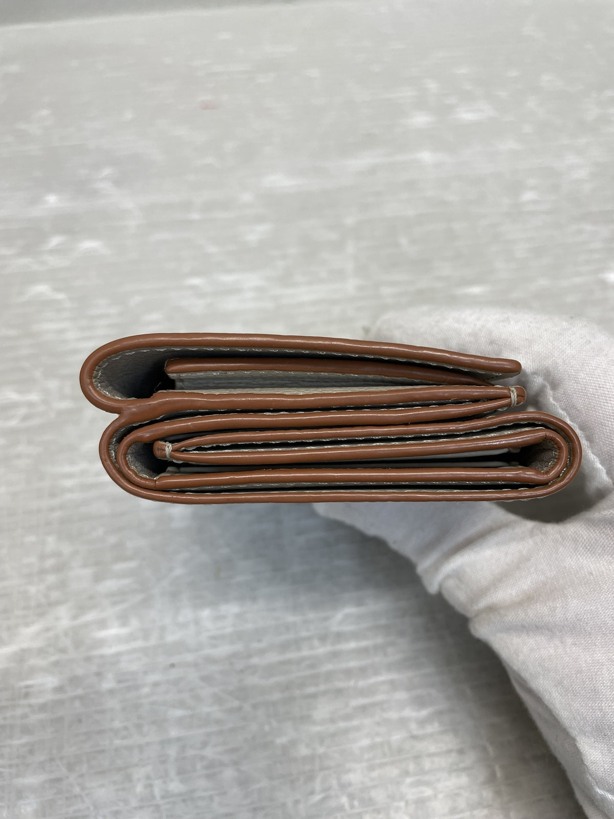 LOEWE アナグラム トライフォールドウォレット ベージュ