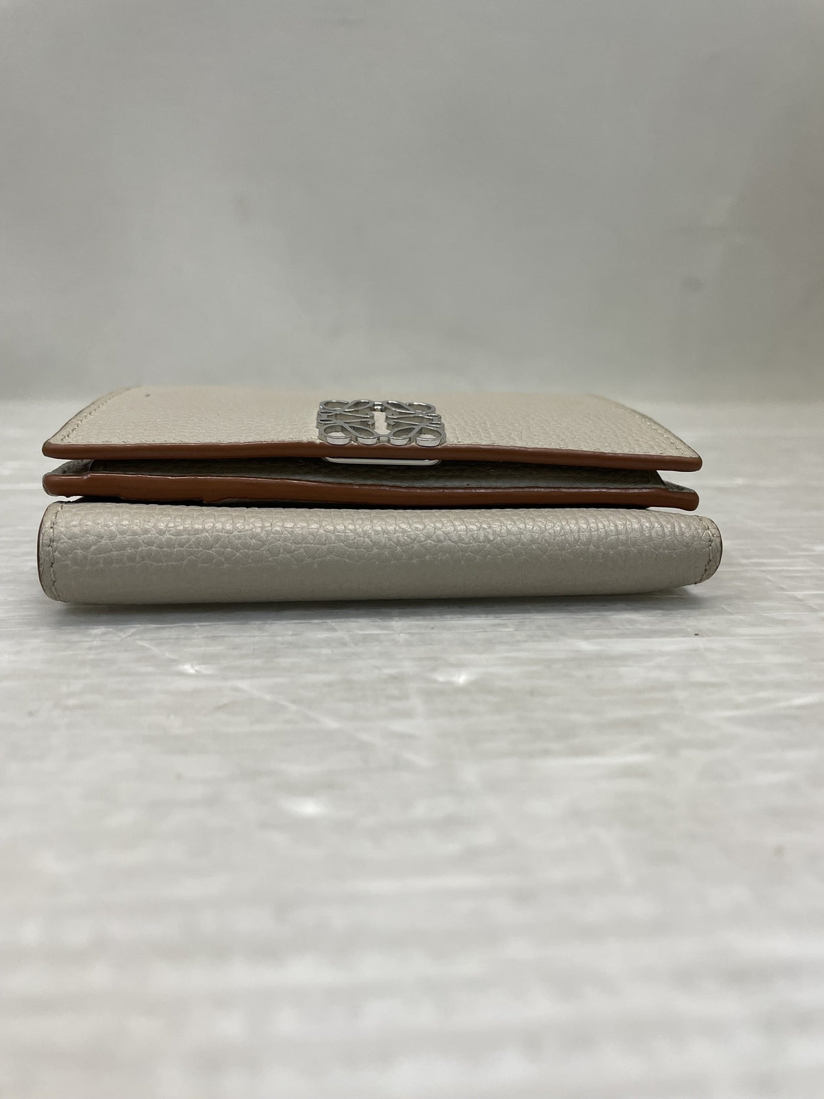 LOEWE アナグラム トライフォールドウォレット ベージュ