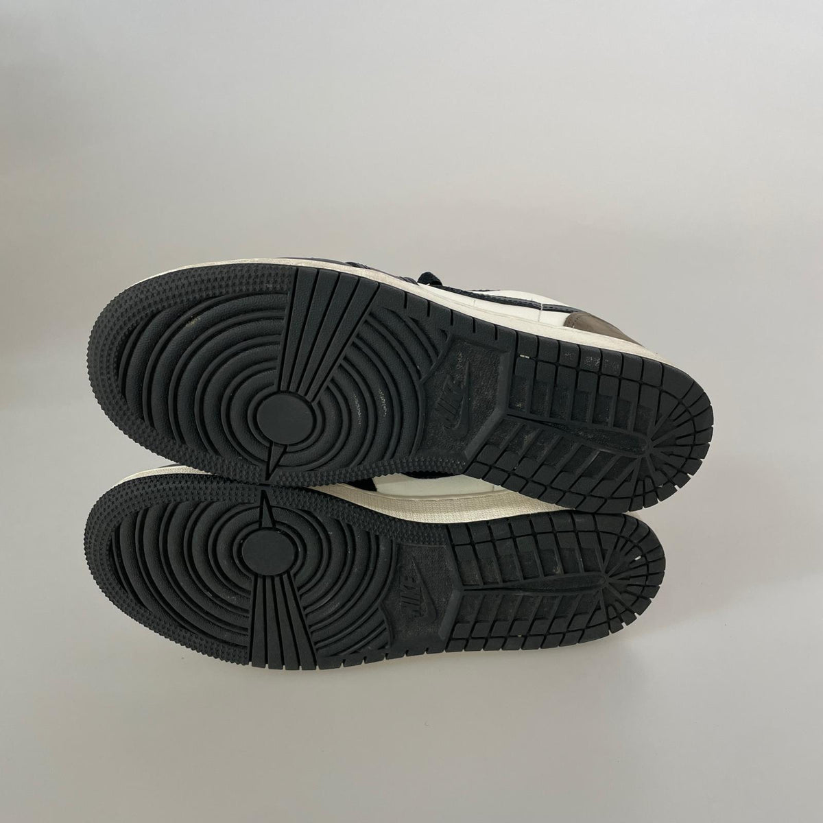 スニーカー AIR JORDAN 1 RETRO LOW OG GS MOCHA 24.5cm (US6 1/2 UK6 EU39)