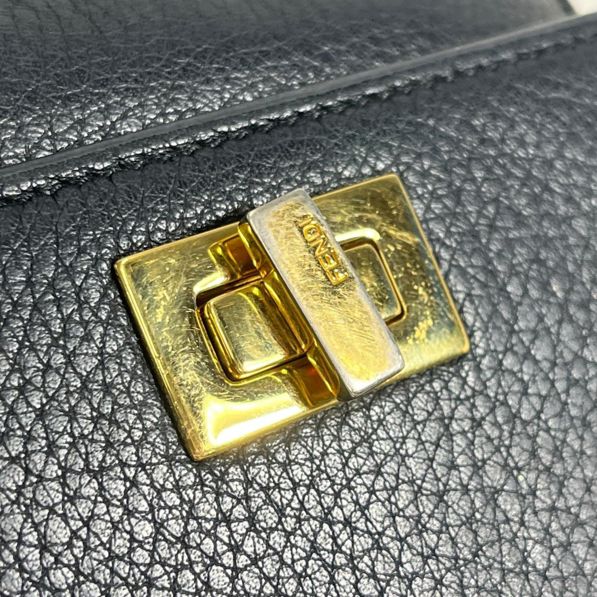 FENDI ピーカブー コンパクトウォレット