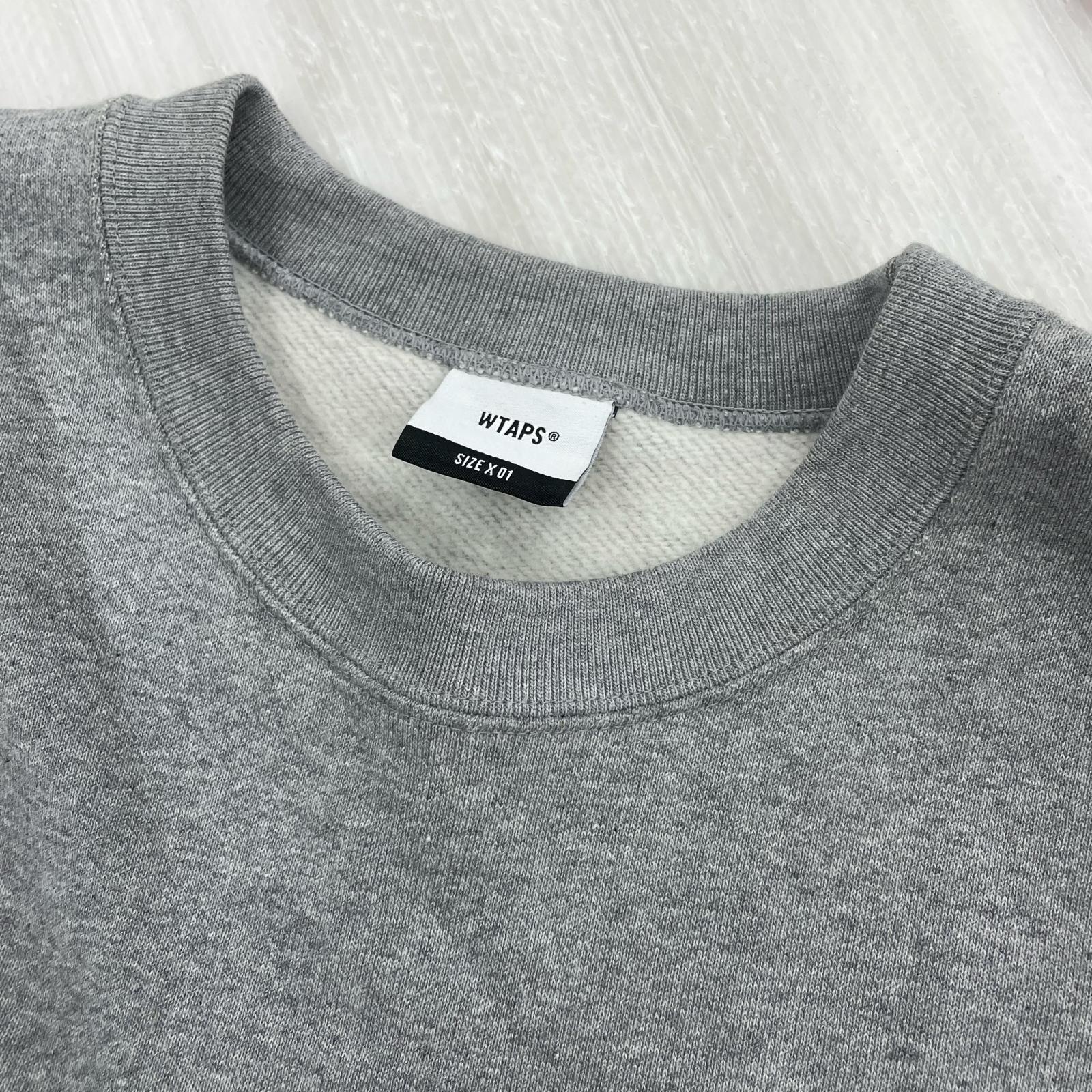スウェット TNNL SWEATER グレー