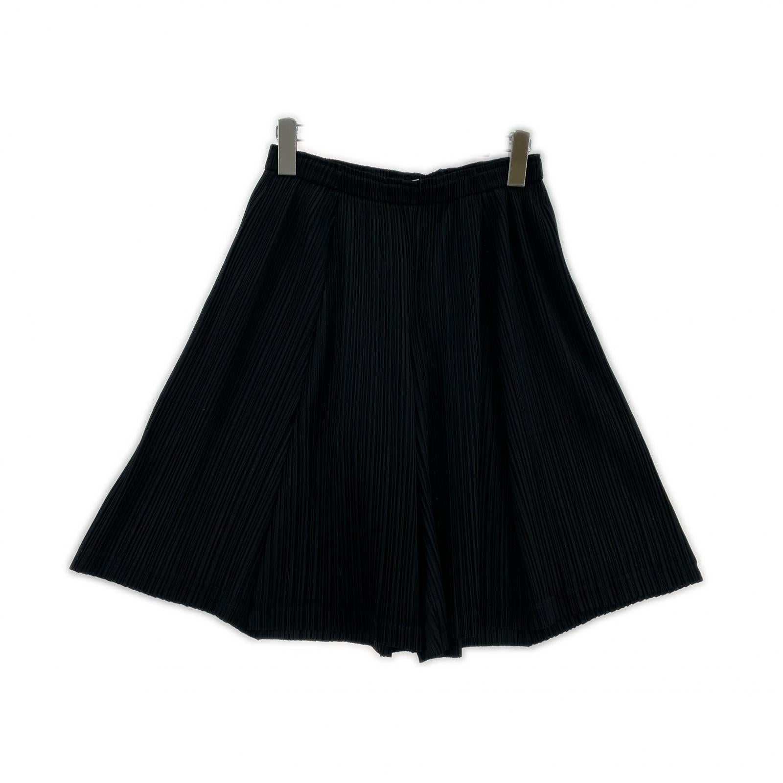 パンツ PLEATS PLEASE プリーツハーフパンツ 黒 (4) 4 ブラック