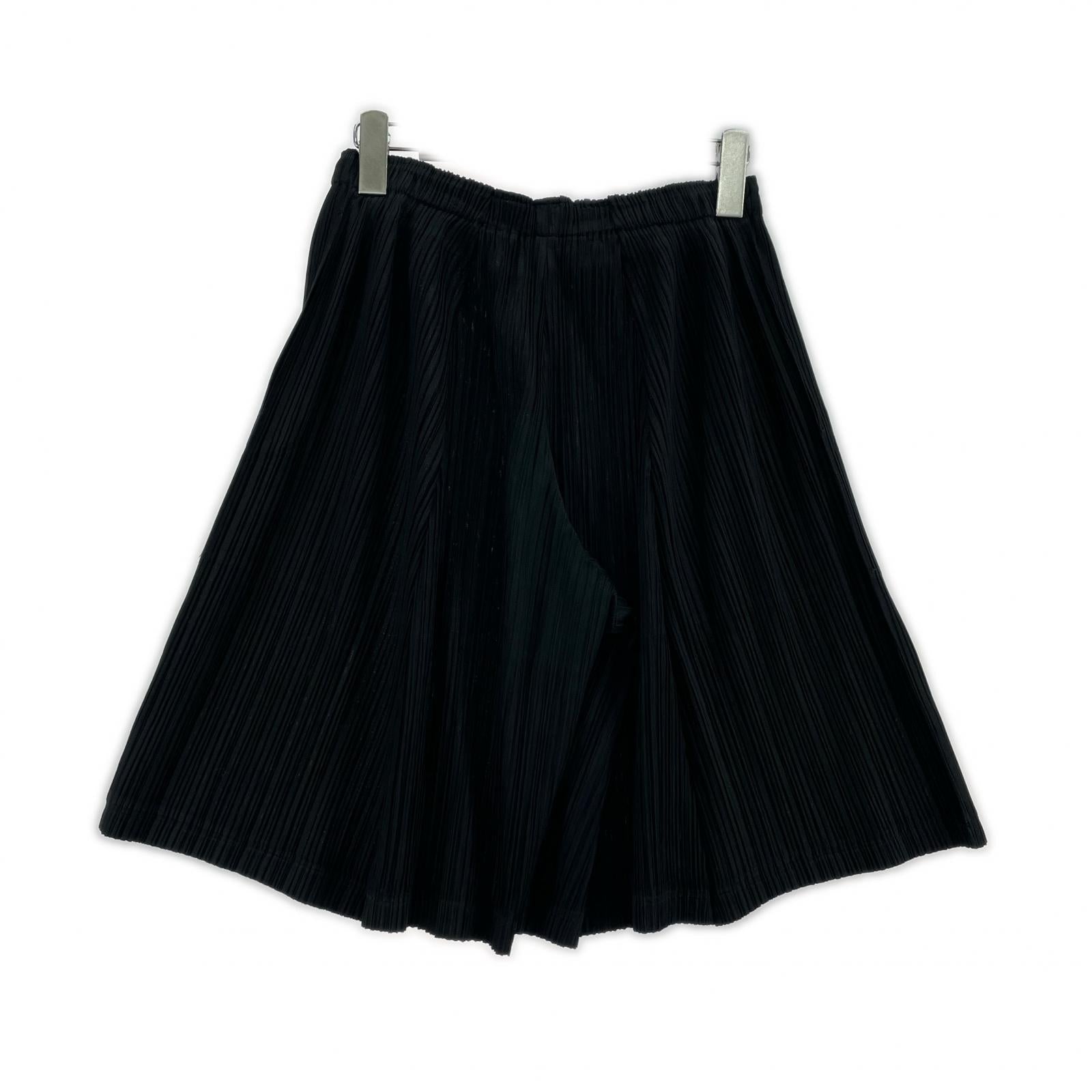 パンツ PLEATS PLEASE プリーツハーフパンツ 黒 (4) 4 ブラック