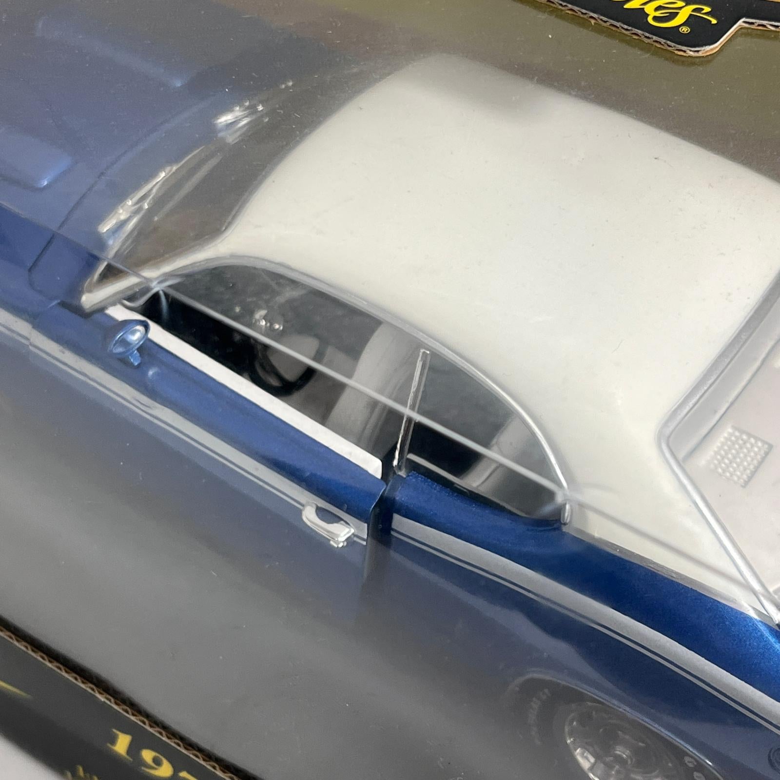 American Muscle 1/18 PLYMOUTH DUSTER American Musle 1/18 PLYMOUTH DUSTER American Musle スケールカー