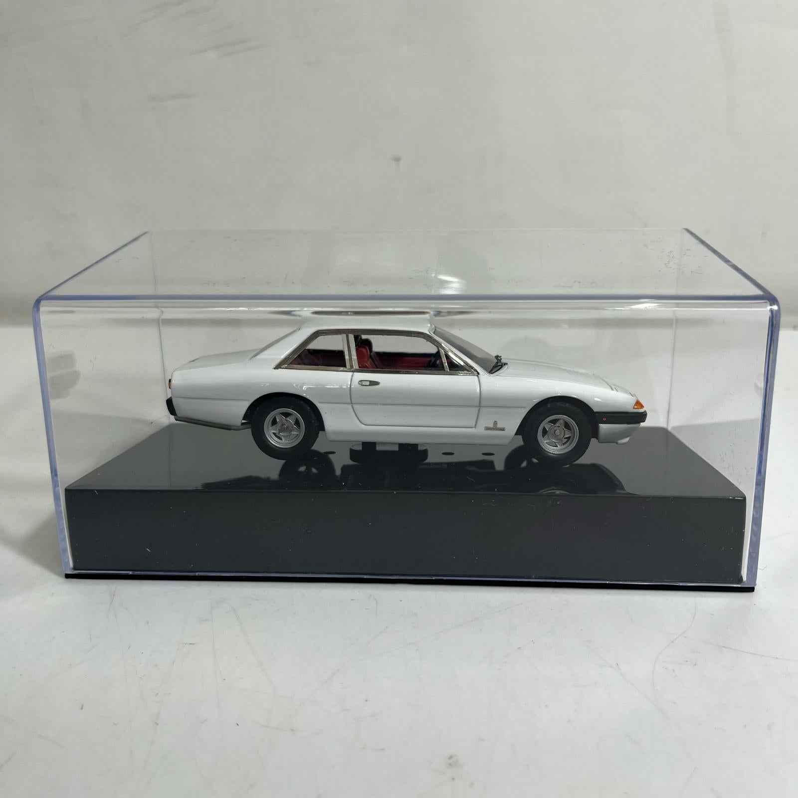 1/43 フェラーリ365 GT4 2+2 ホワイト/インテリア フェラーリ365 GT4 2+2 スケールカー