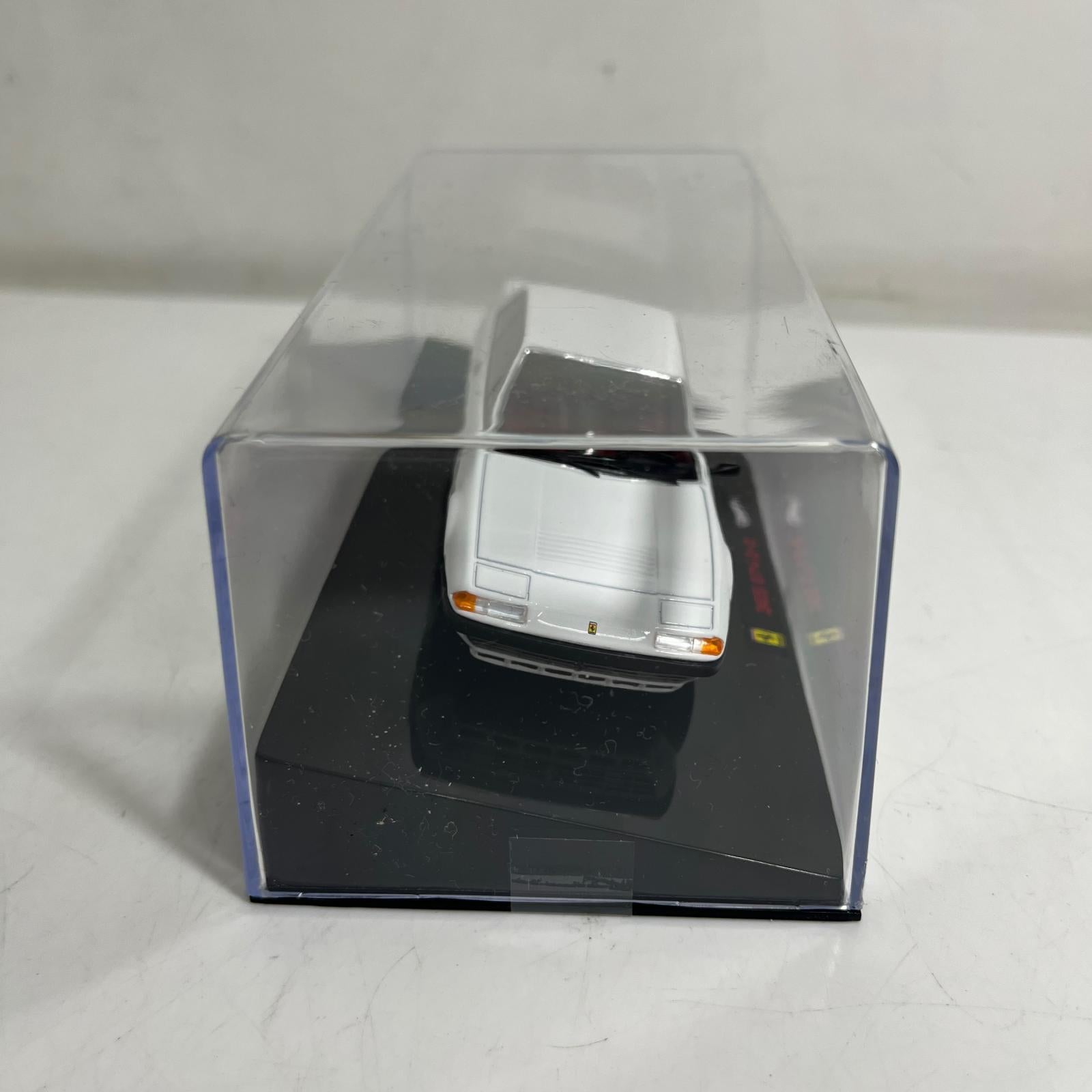 1/43 フェラーリ365 GT4 2+2 ホワイト/インテリア フェラーリ365 GT4 2+2 スケールカー