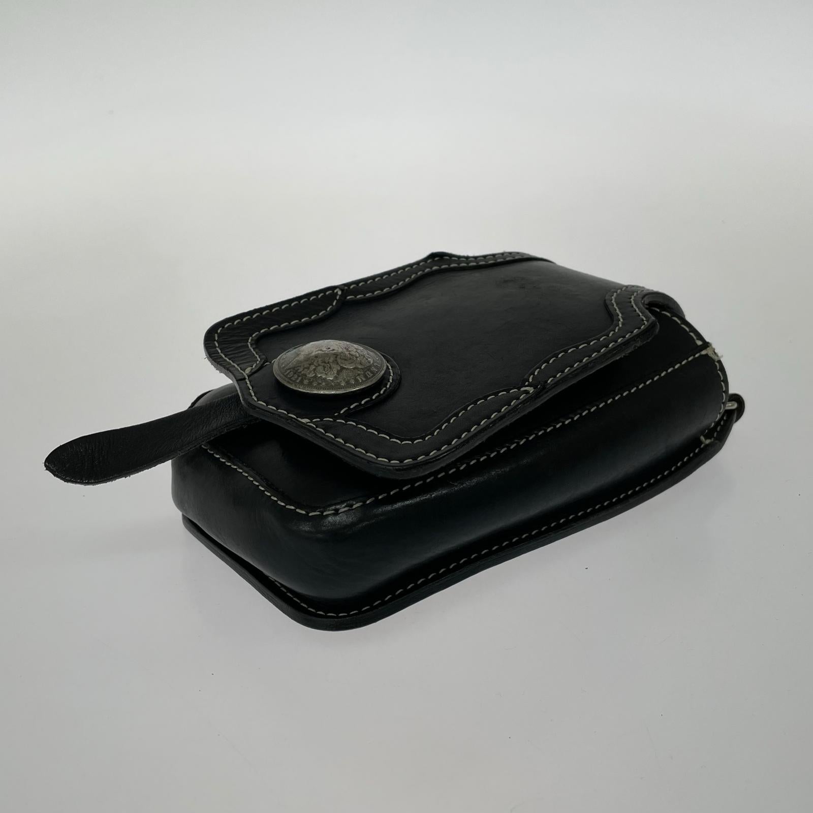 その他バッグ DEGNER レザー製ボタン付きポーチ ブラック