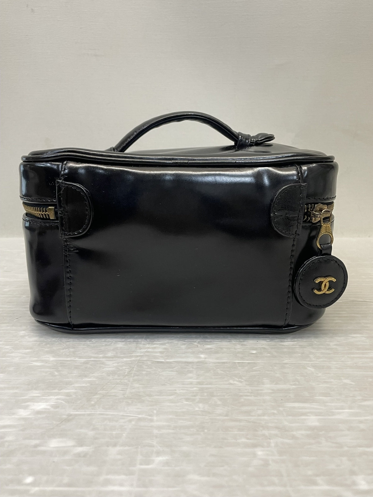 CHANEL ココマーク バニティ エナメルバッグ ブラック