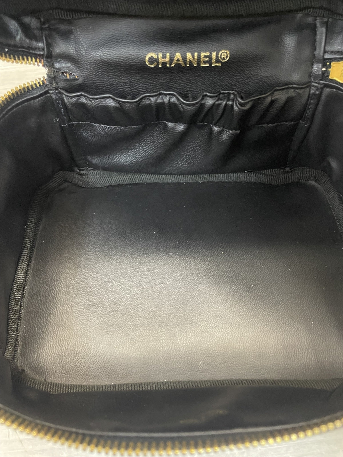 CHANEL ココマーク バニティ エナメルバッグ ブラック