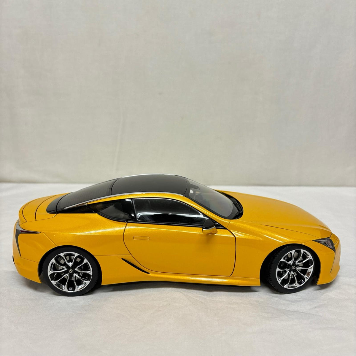 AUTOart 1/18 Lexus LC500 メタリックイエロー オートアート スケールカー