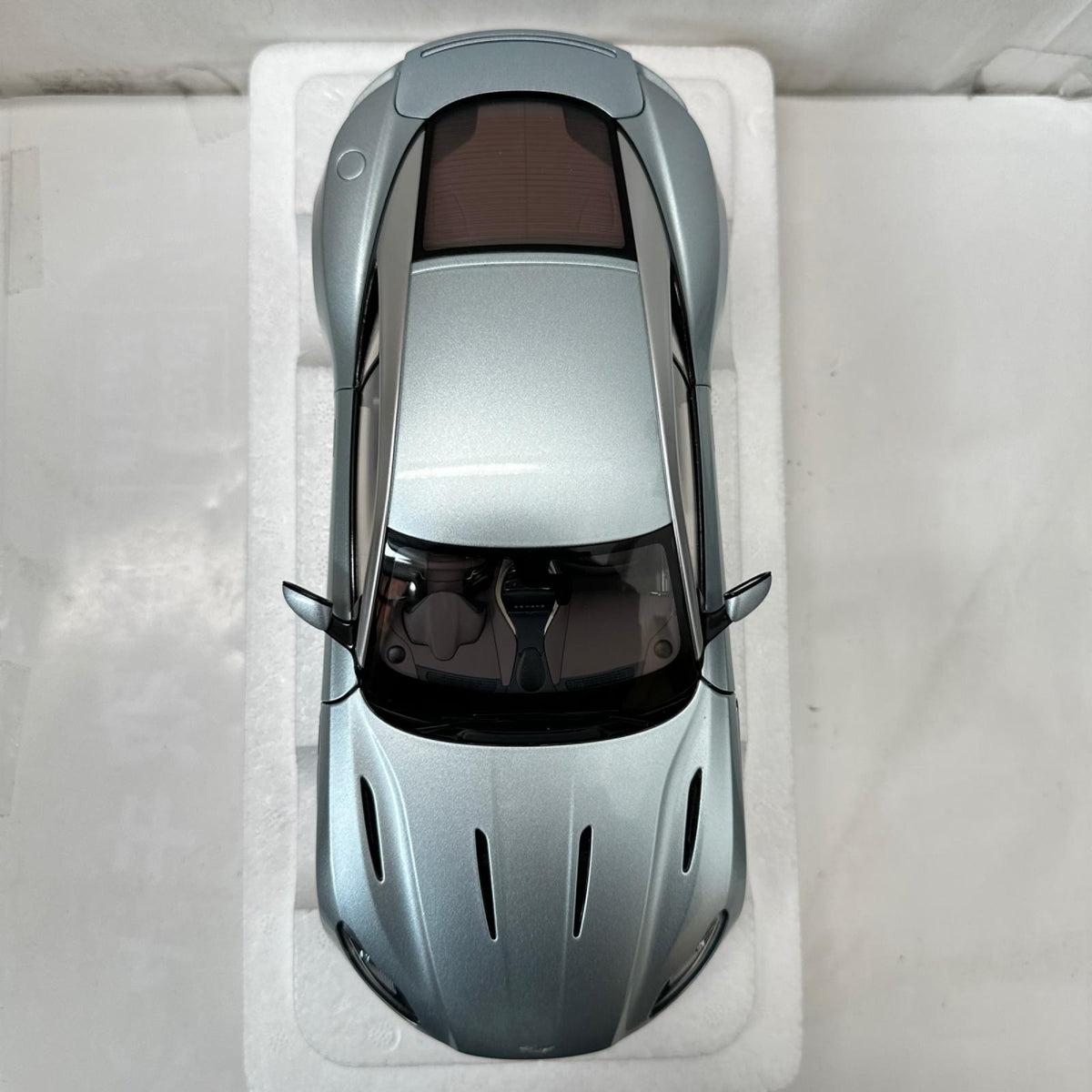 AUTOart 1/18 アストンマーチン DB11 AUTOart スケールカー
