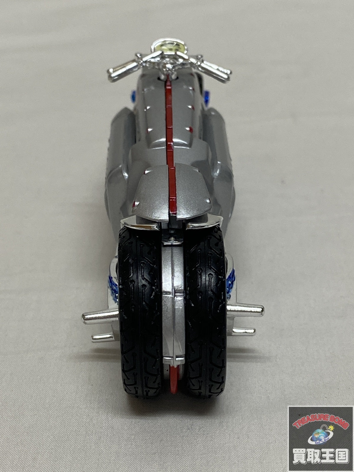Maisto 1/18 DODGE TOMAHAWK スケールカー