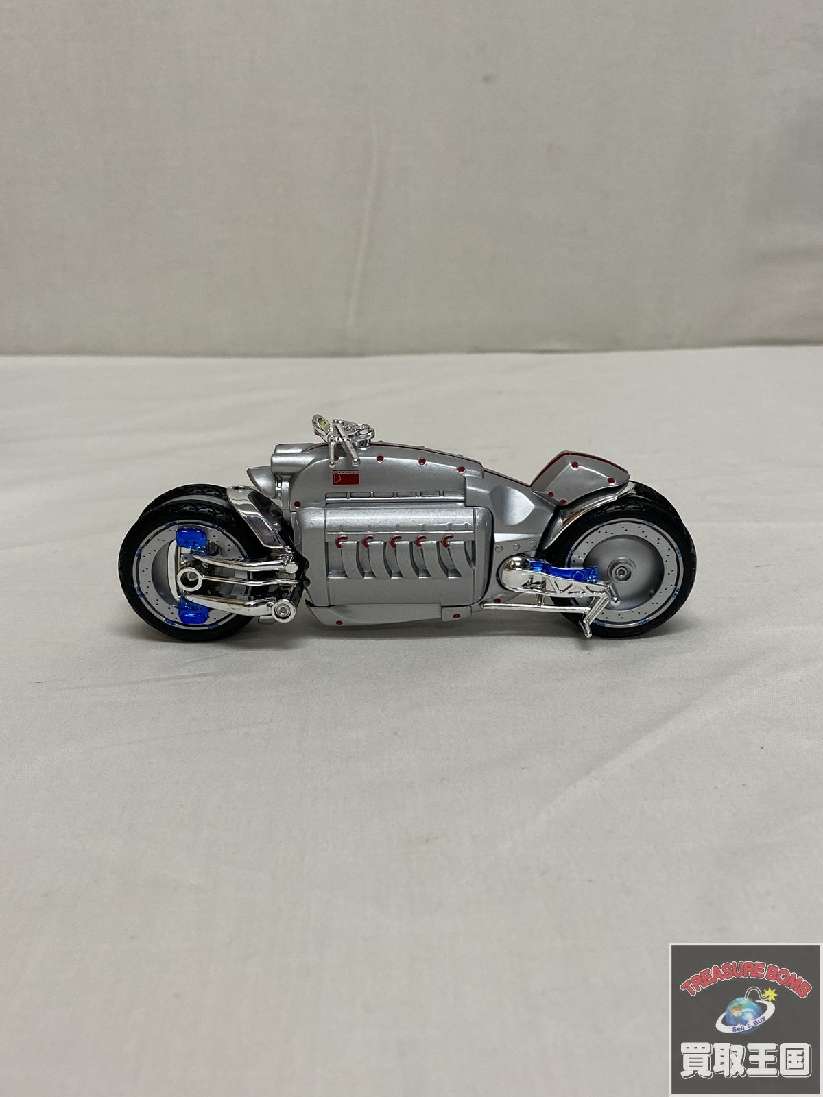Maisto 1/18 DODGE TOMAHAWK スケールカー