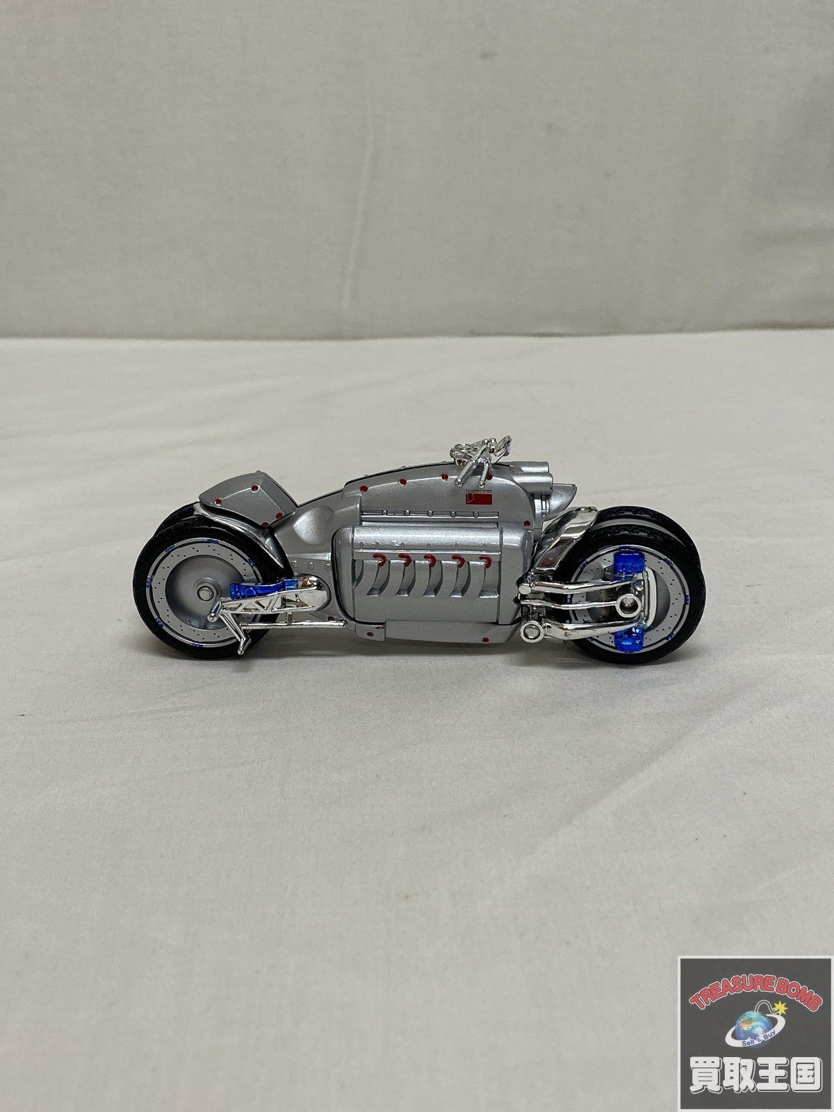 Maisto 1/18 DODGE TOMAHAWK スケールカー