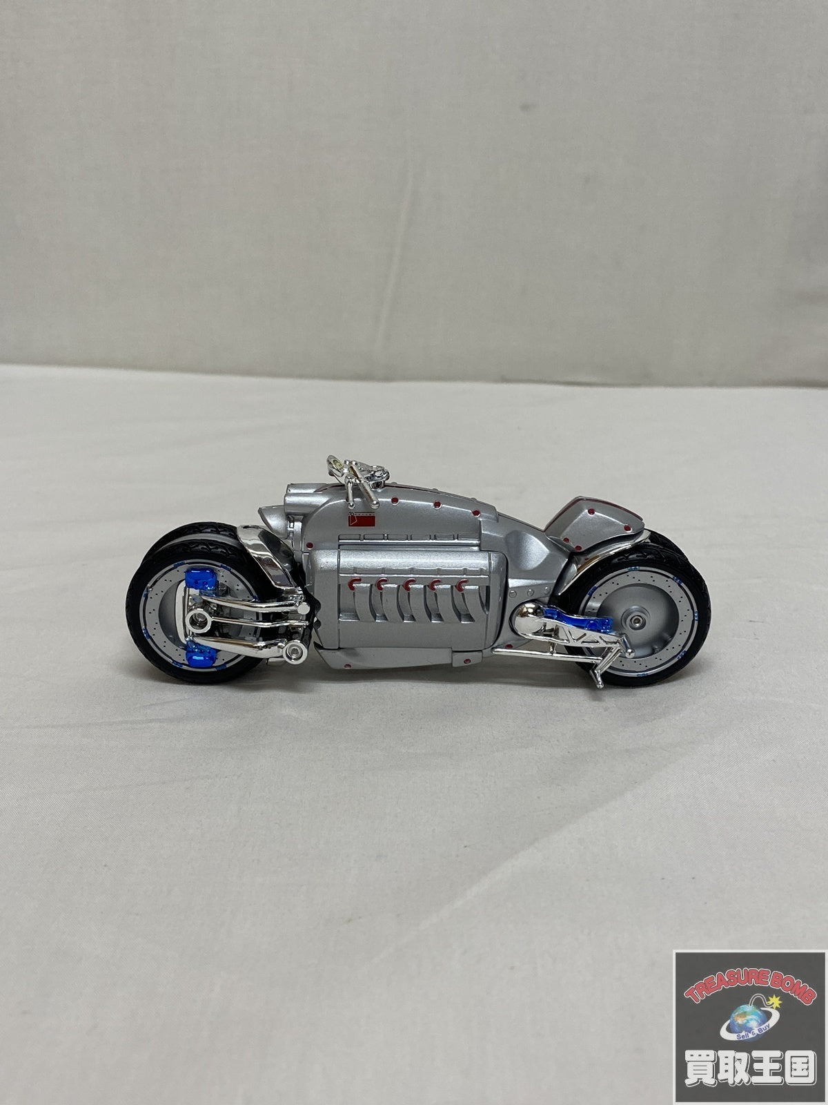 Maisto 1/18 DODGE TOMAHAWK スケールカー