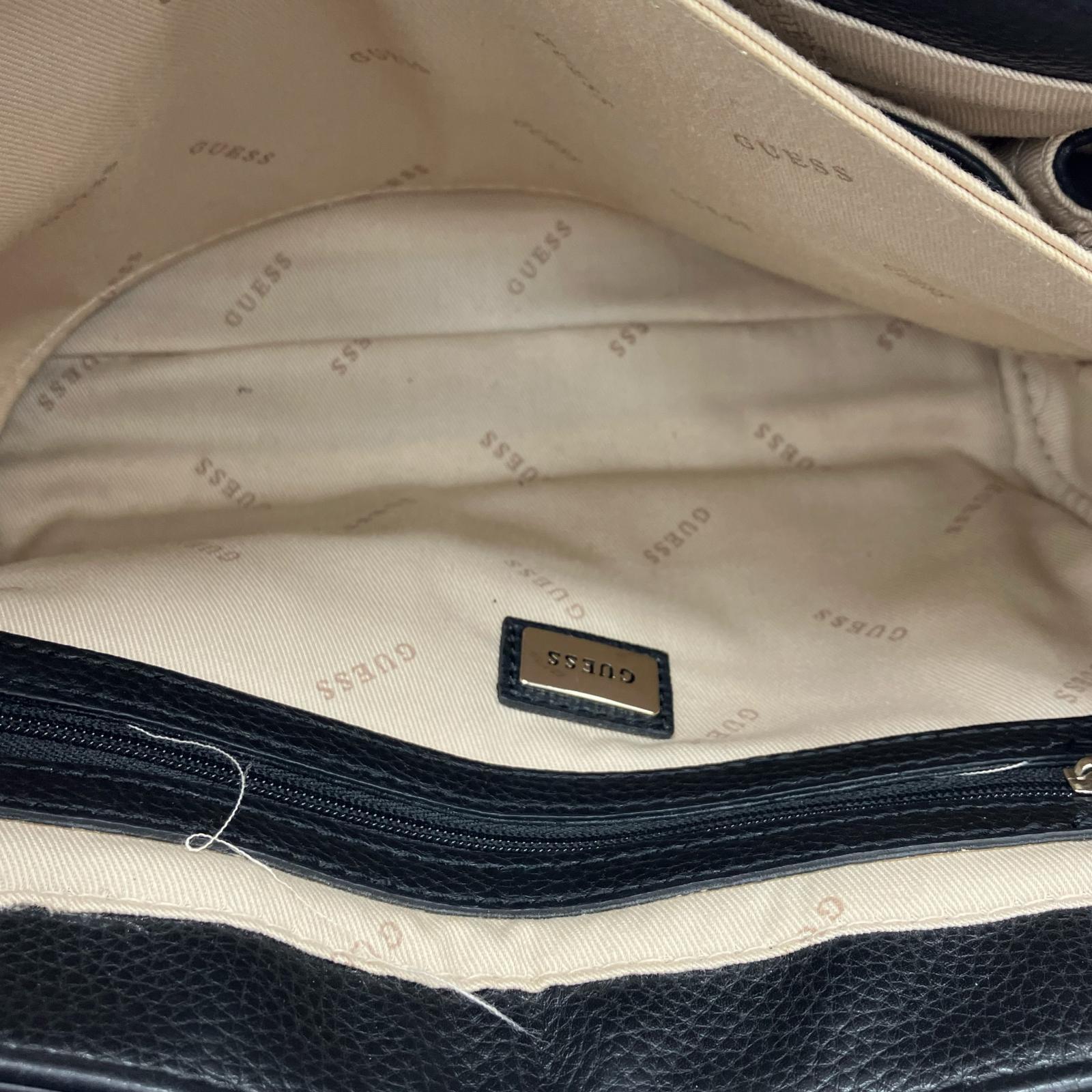 ボディバッグ GUESS LIAS Top Handle Flap ブラック
