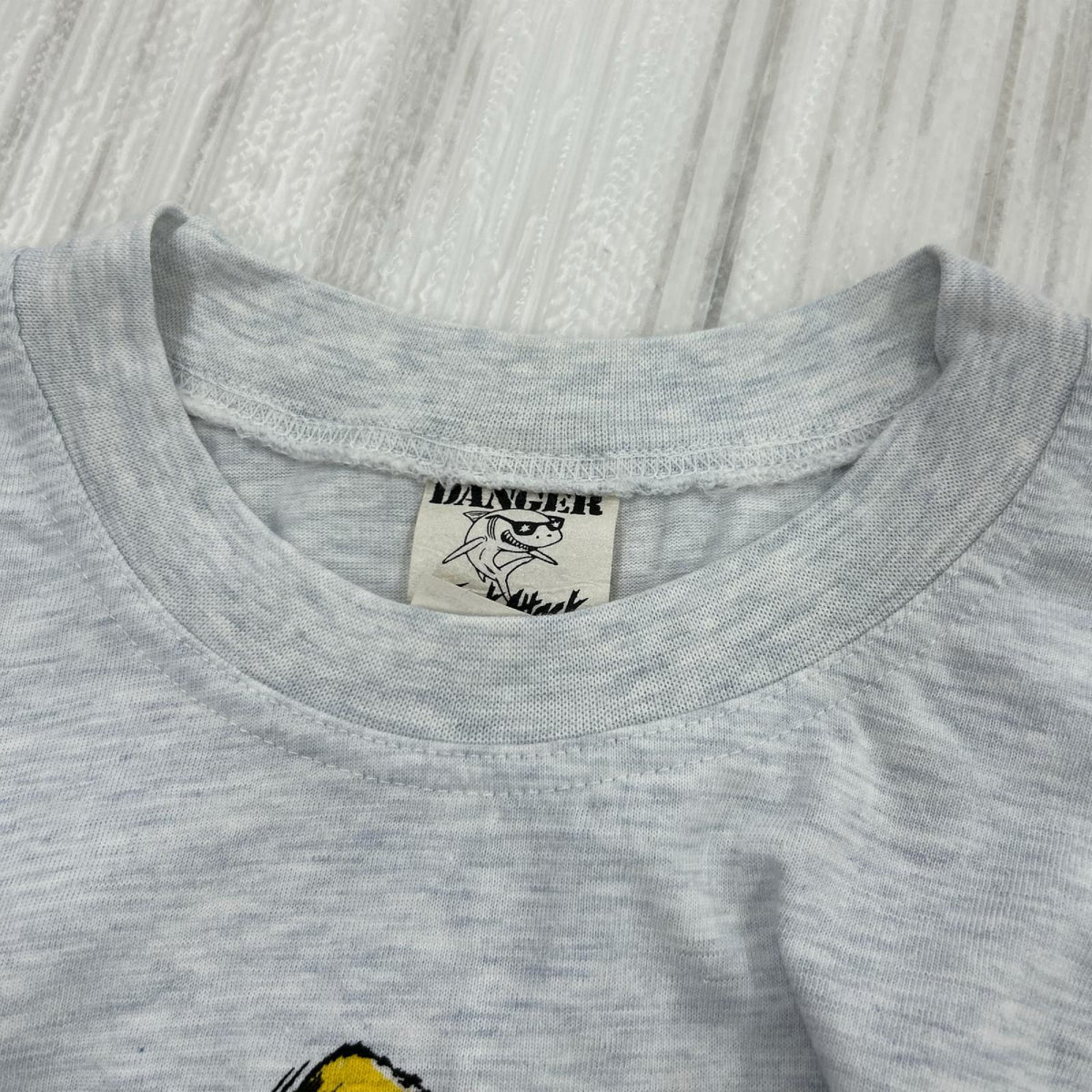 半袖Tシャツ Shark Attack グレー M グレー