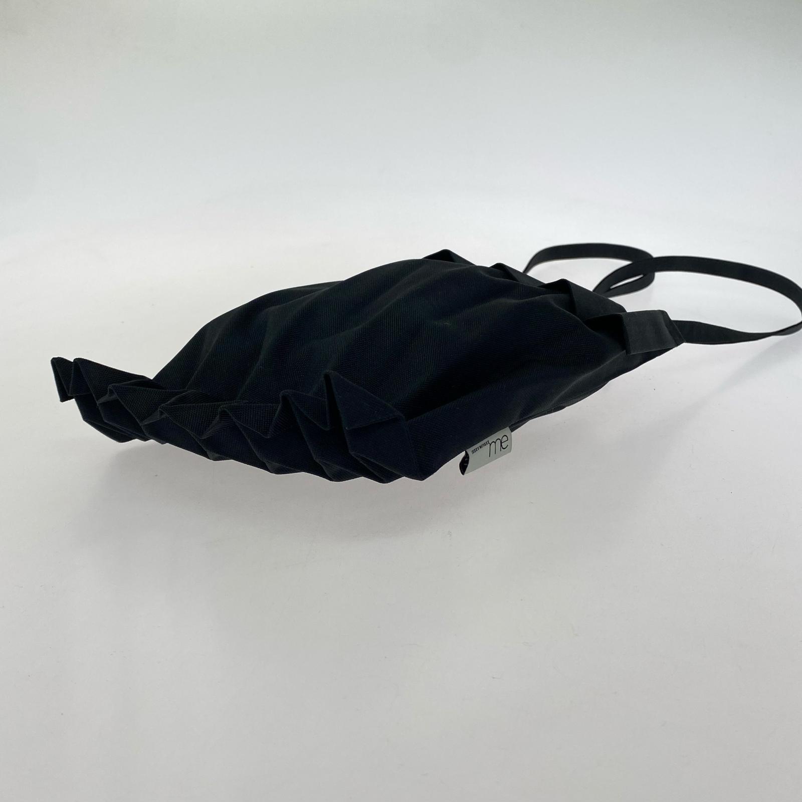 ショルダーバッグ ISSEY MIYAKE ショルダーバッグ ブラック