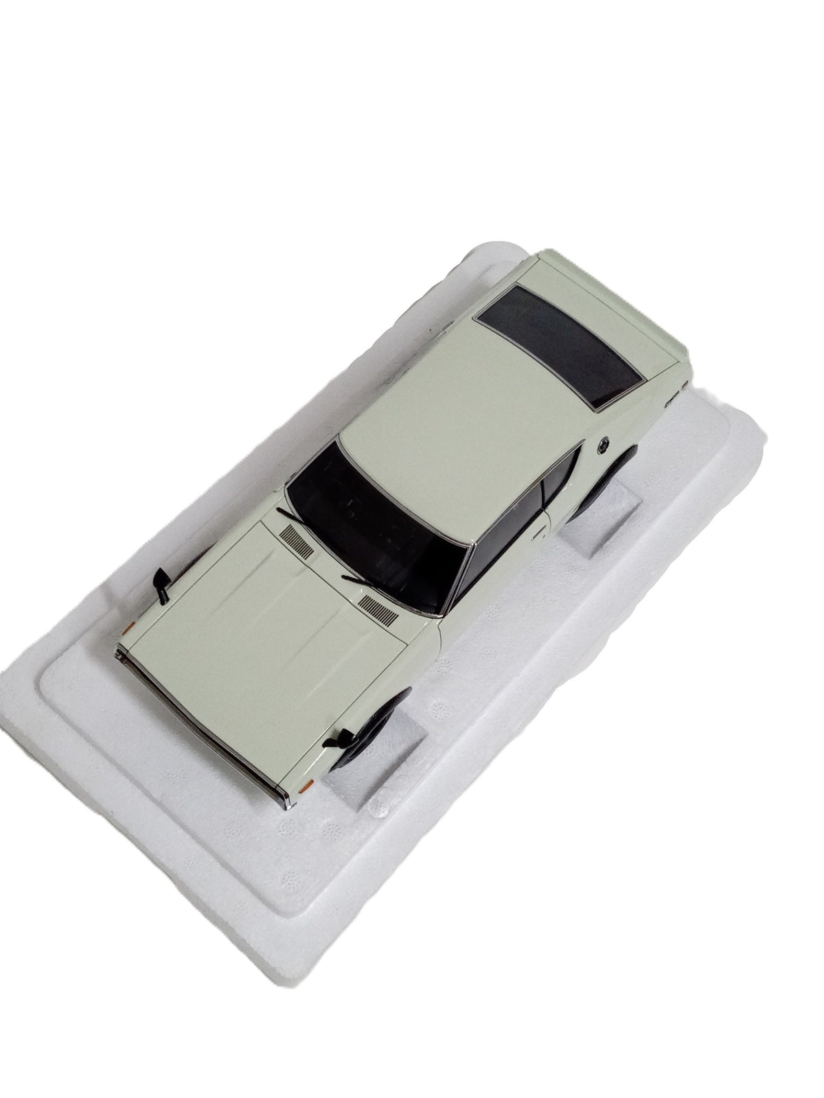 AUTOart 日産 スカイライン 2000 GT-R KPGC110 スケールカー