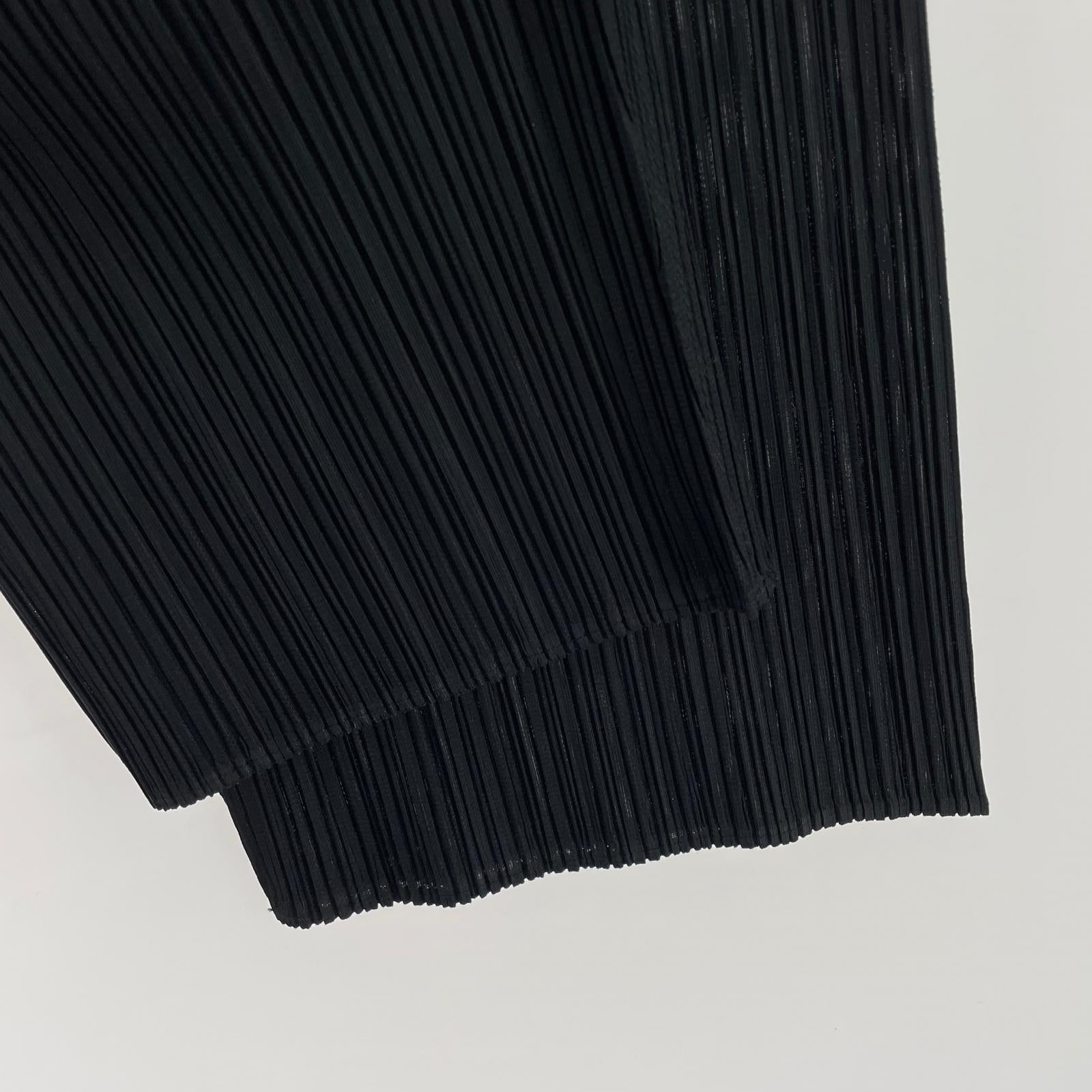 パンツ ISSEY MIYAKE PLEATS PLEASE プリーツパンツ 黒 ブラック