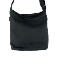 ショルダーバッグ ISSEY MIYAKE キャンバスショルダーバッグ 黒 ブラック
