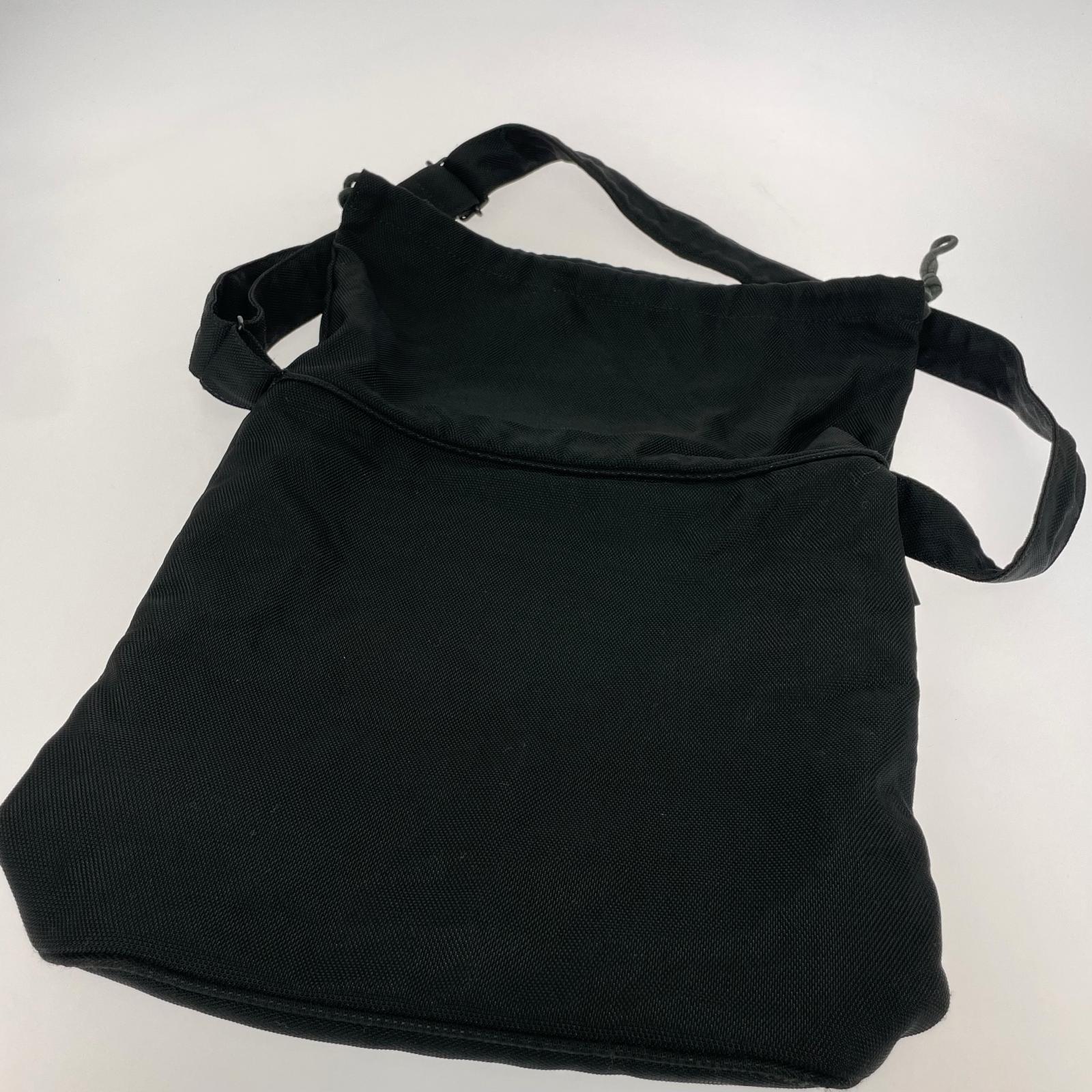ショルダーバッグ ISSEY MIYAKE キャンバスショルダーバッグ 黒 ブラック