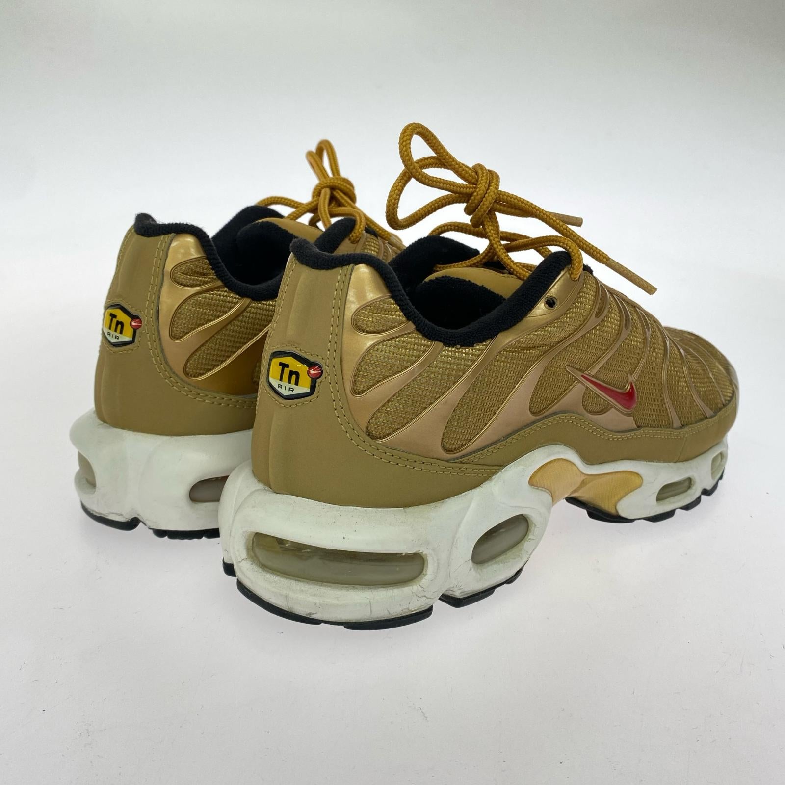 スニーカー AIR MAX PLUS QS/26.5 26.5cm (US8 1/2 UK8 EU43) ゴールド
