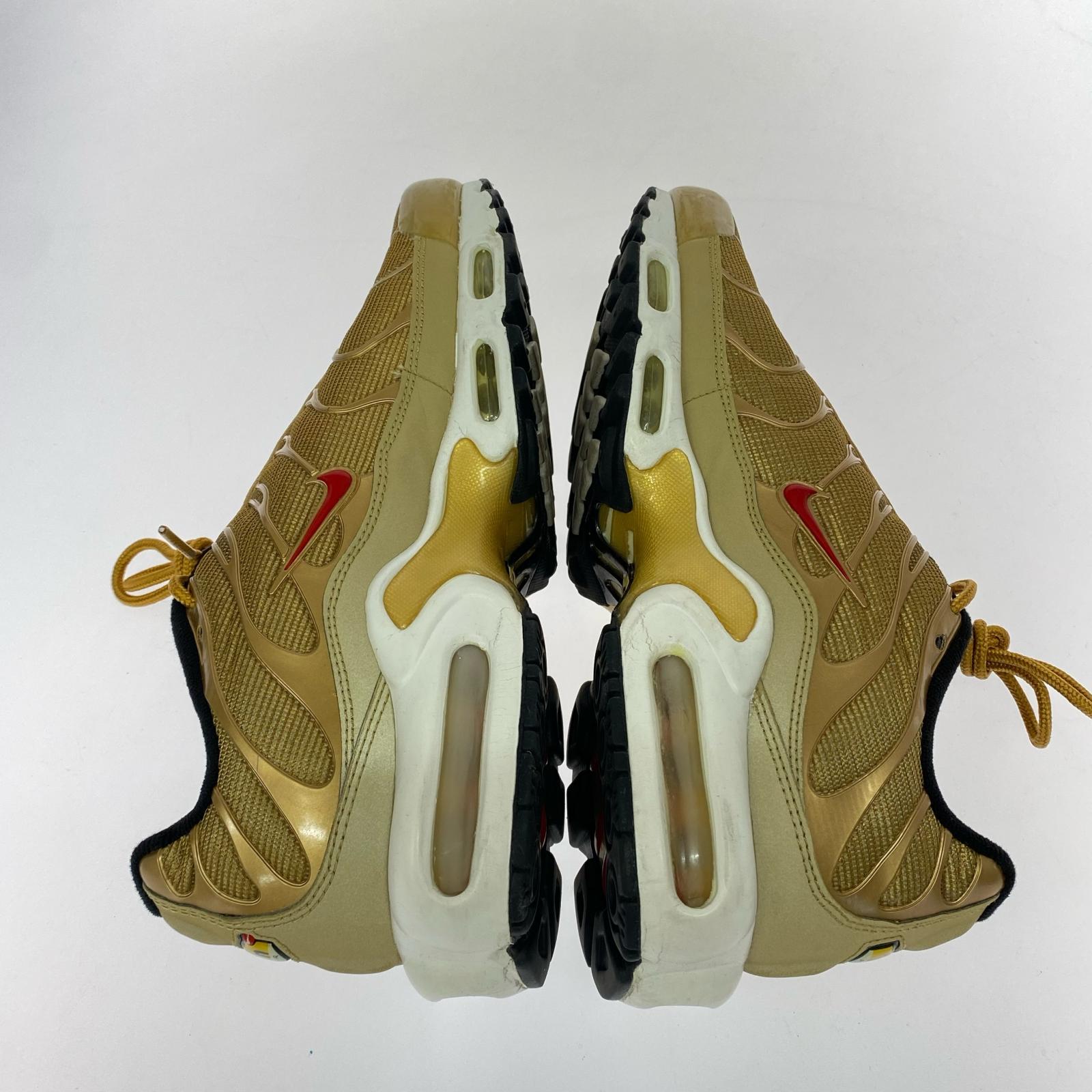 スニーカー AIR MAX PLUS QS/26.5 26.5cm (US8 1/2 UK8 EU43) ゴールド