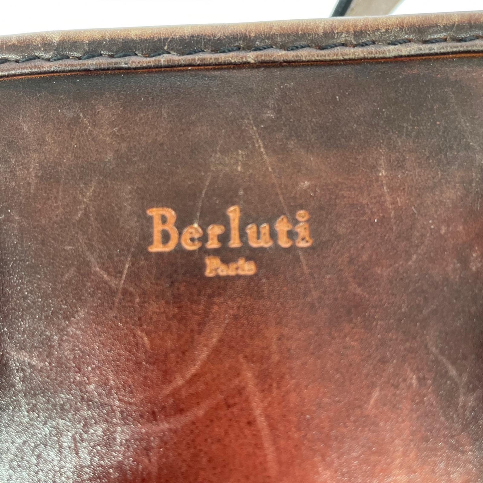 ショルダーバッグ Berluti アンジュールガリバー スクリットレザー レッド