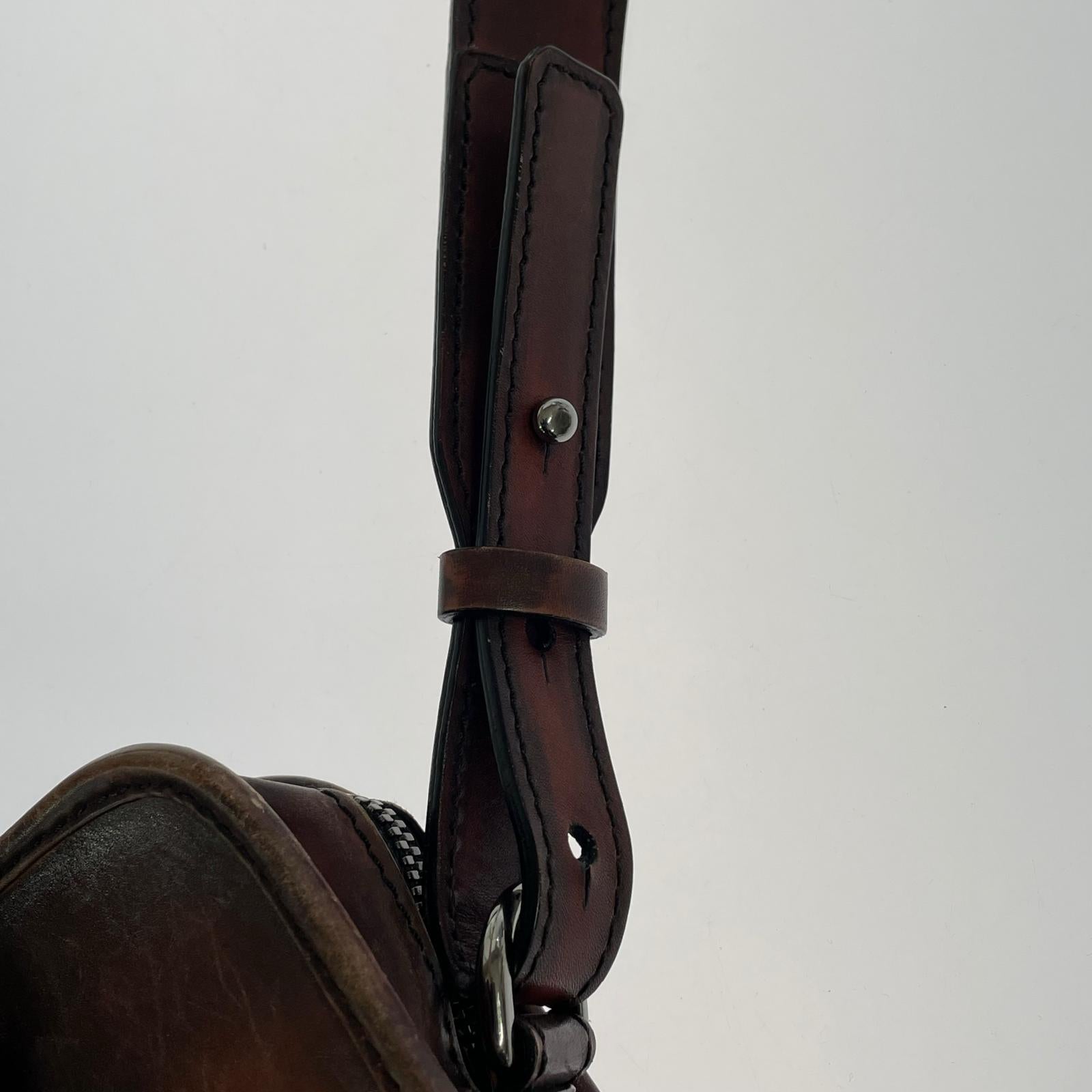 ショルダーバッグ Berluti アンジュールガリバー スクリットレザー レッド