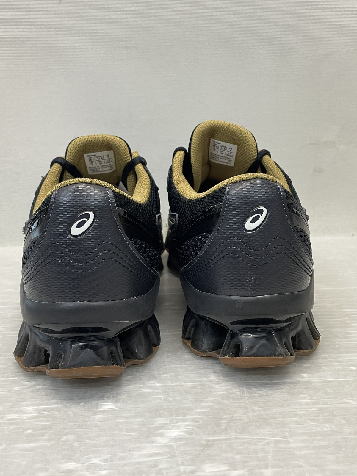 スニーカー 1201A869