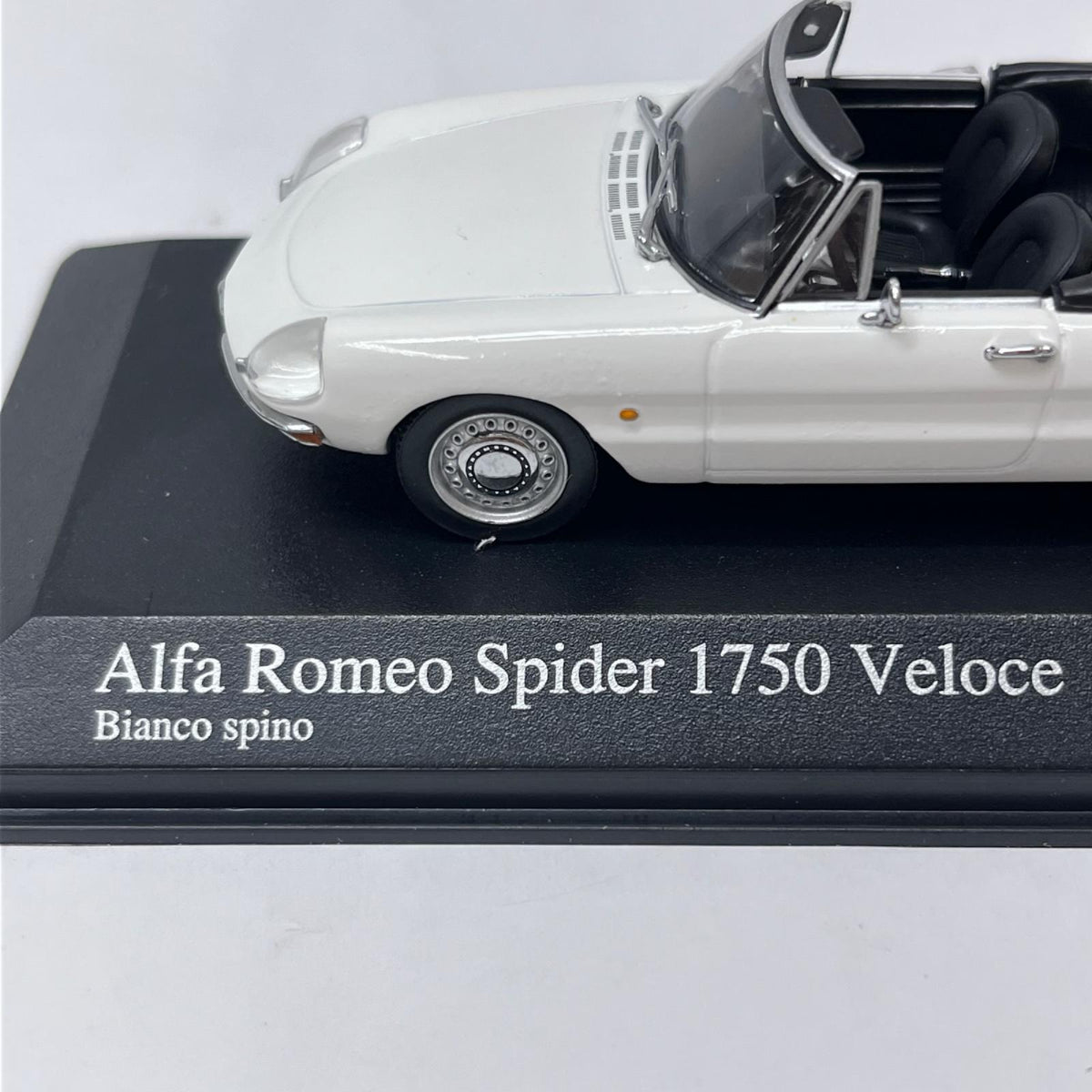 PMA 1/43 アルファロメオ スパイダー 1750 ベロー 1968 ミニチャンプス 1/43 アルファロメオ スパイダー 1750 ヴェローチェ 1968 ホワイト MINICHAMPS(ミニチャンプス) スケールカー