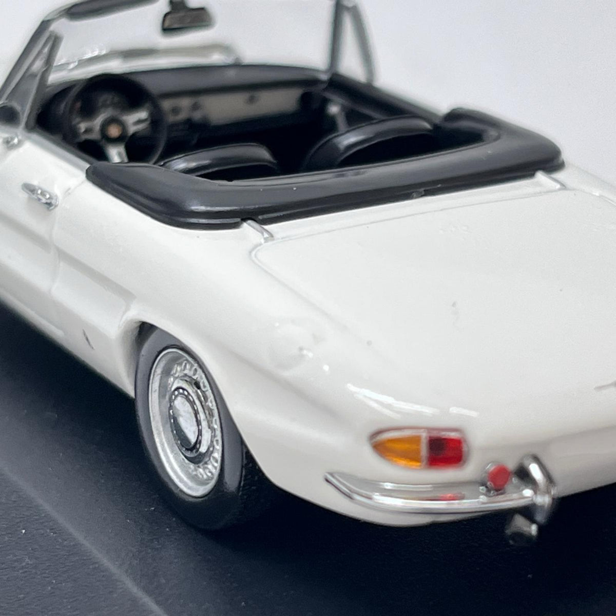 PMA 1/43 アルファロメオ スパイダー 1750 ベロー 1968 ミニチャンプス 1/43 アルファロメオ スパイダー 1750 ヴェローチェ 1968 ホワイト MINICHAMPS(ミニチャンプス) スケールカー