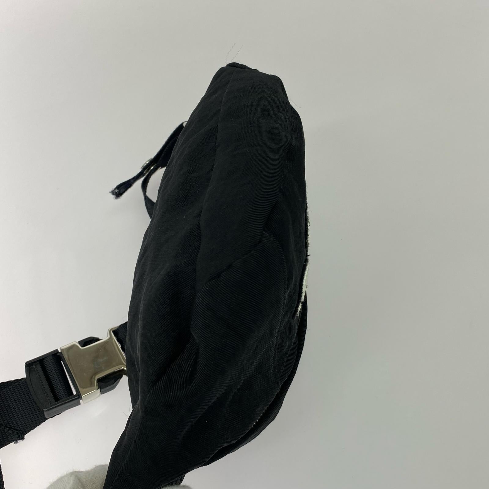 ボディバッグ ロゴ ウエストバッグ 黒 ブラック
