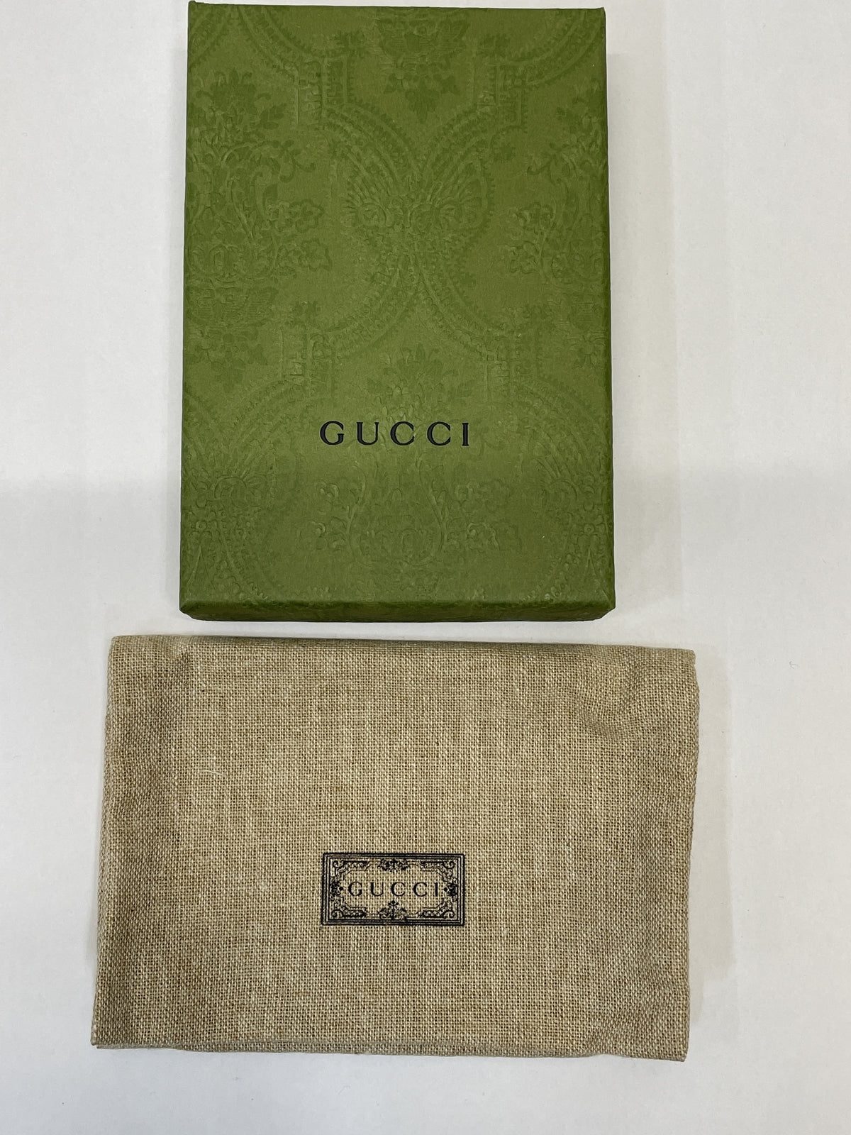GUCCI スクリプト キーチェーン 773970