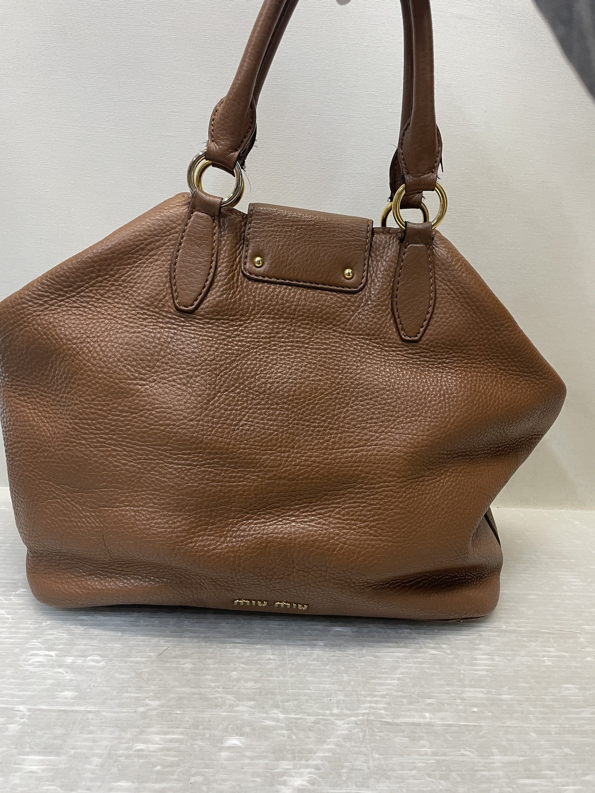 miumiu シュリンクレザートートバッグ ブラウン