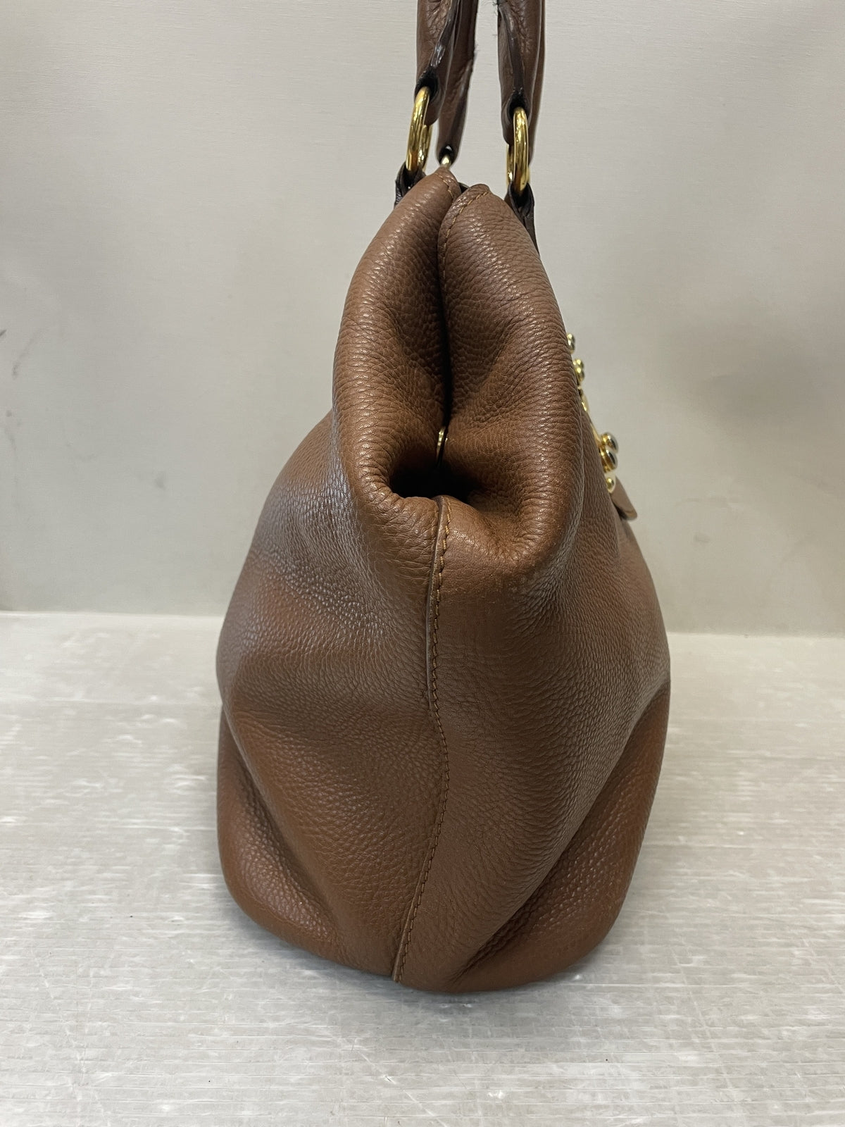 miumiu シュリンクレザートートバッグ ブラウン