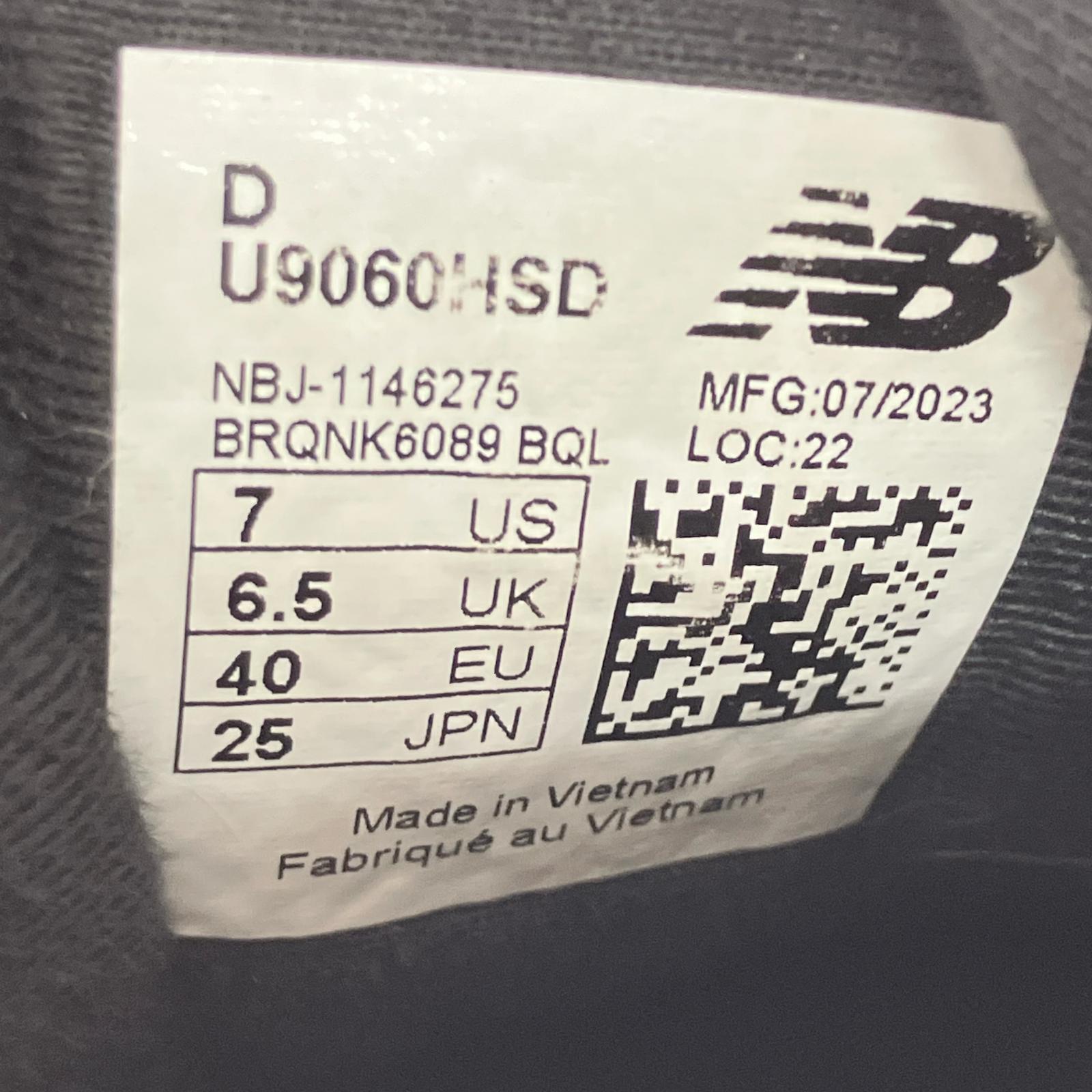 スニーカー 9060 スエードパック 25.0cm ブラック 25cm (US7 UK6 1/2 EU40) ブラック
