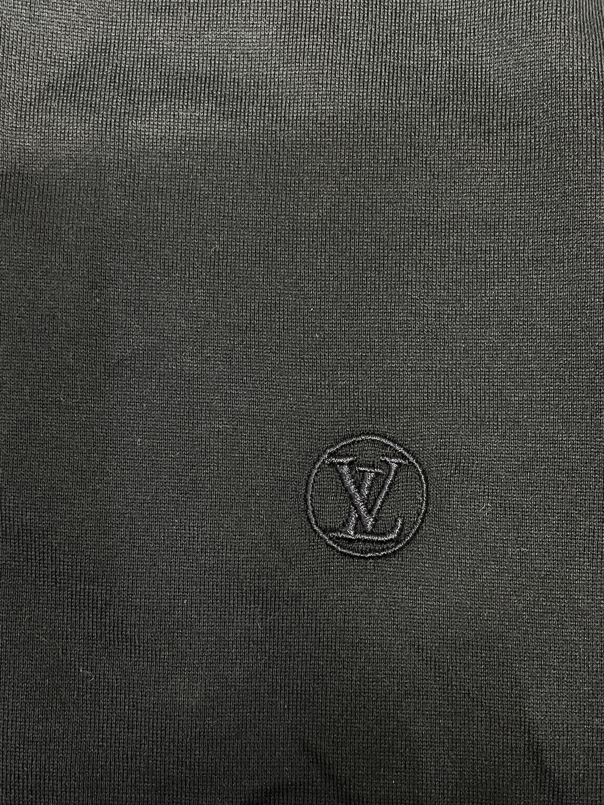LOUIS VUITTON サークルLV刺繍 Vネックカットソー XL 紺 RM191Q JC8 HAY51W