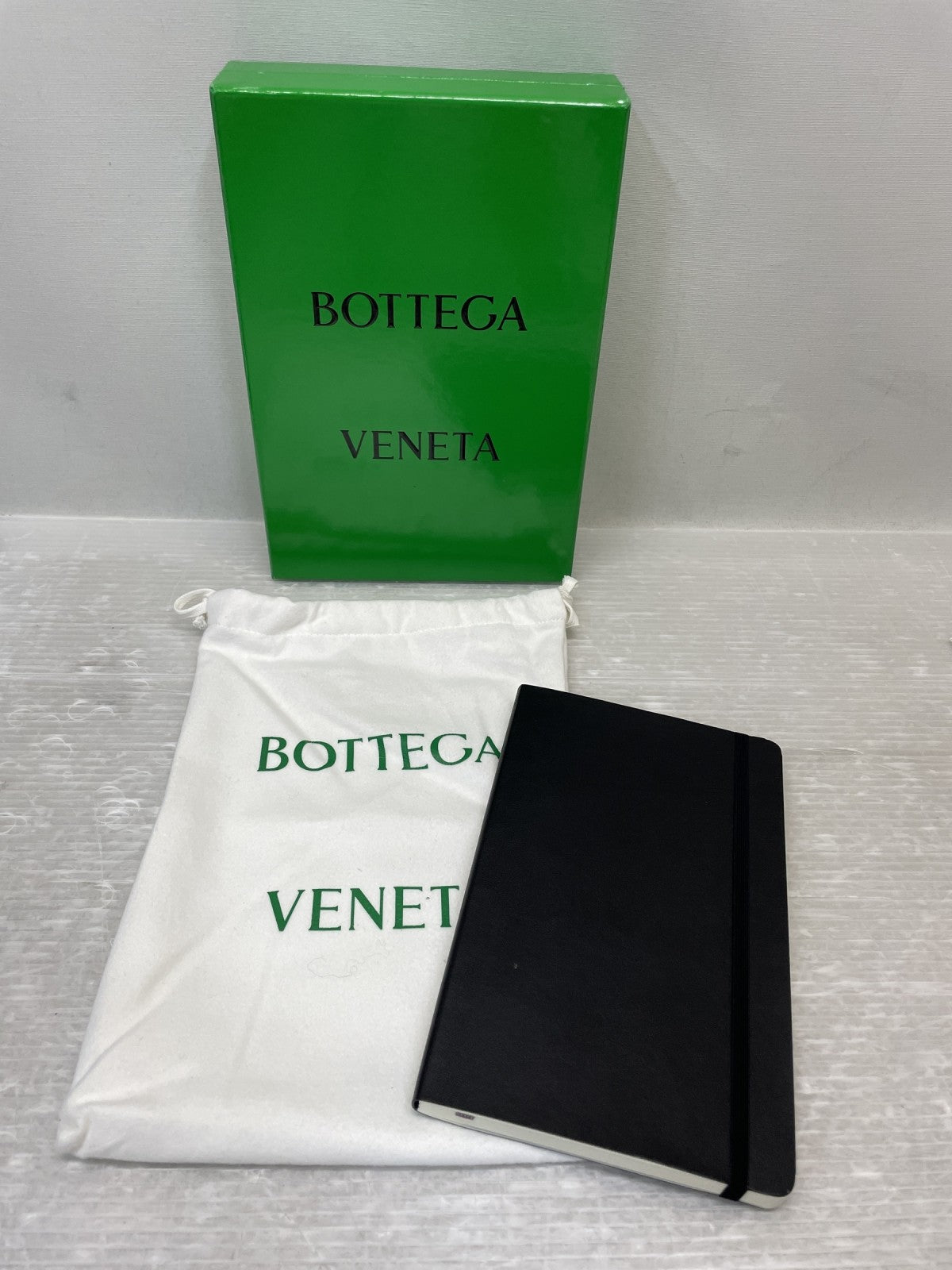 Bottega Veneta マキシイントレチャート レザーノートカバー ダークオリーブ