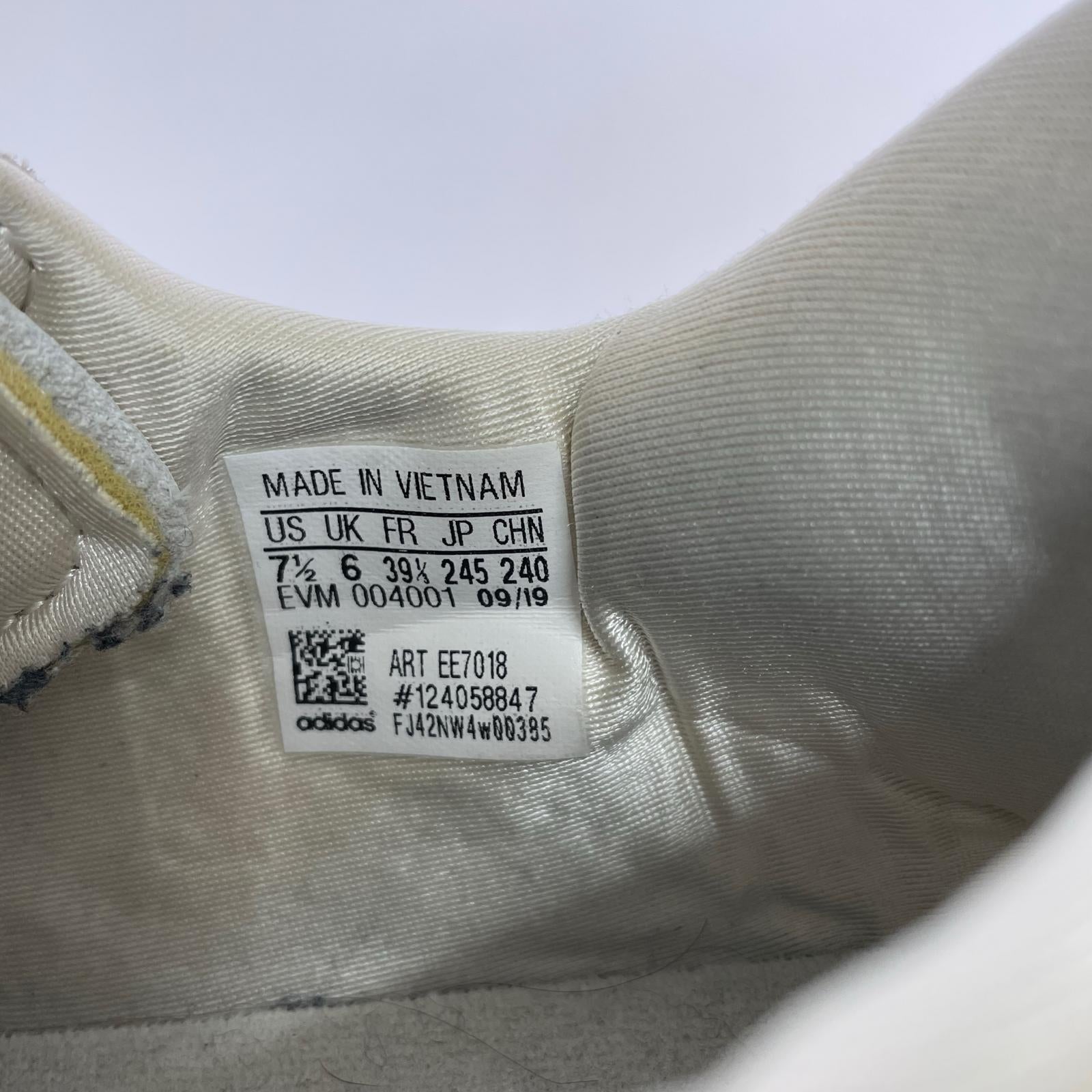 シューズ adidas EE7018